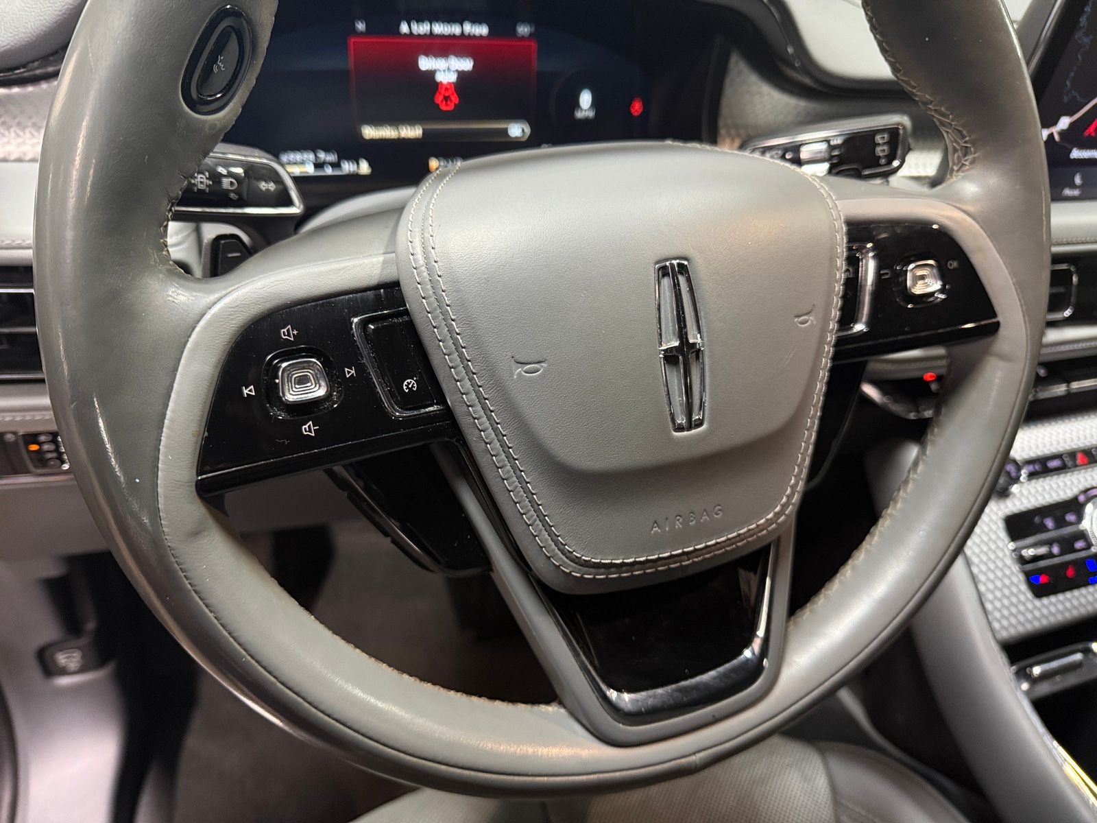 Thumbnail: 2021 Lincoln Aviator - 4