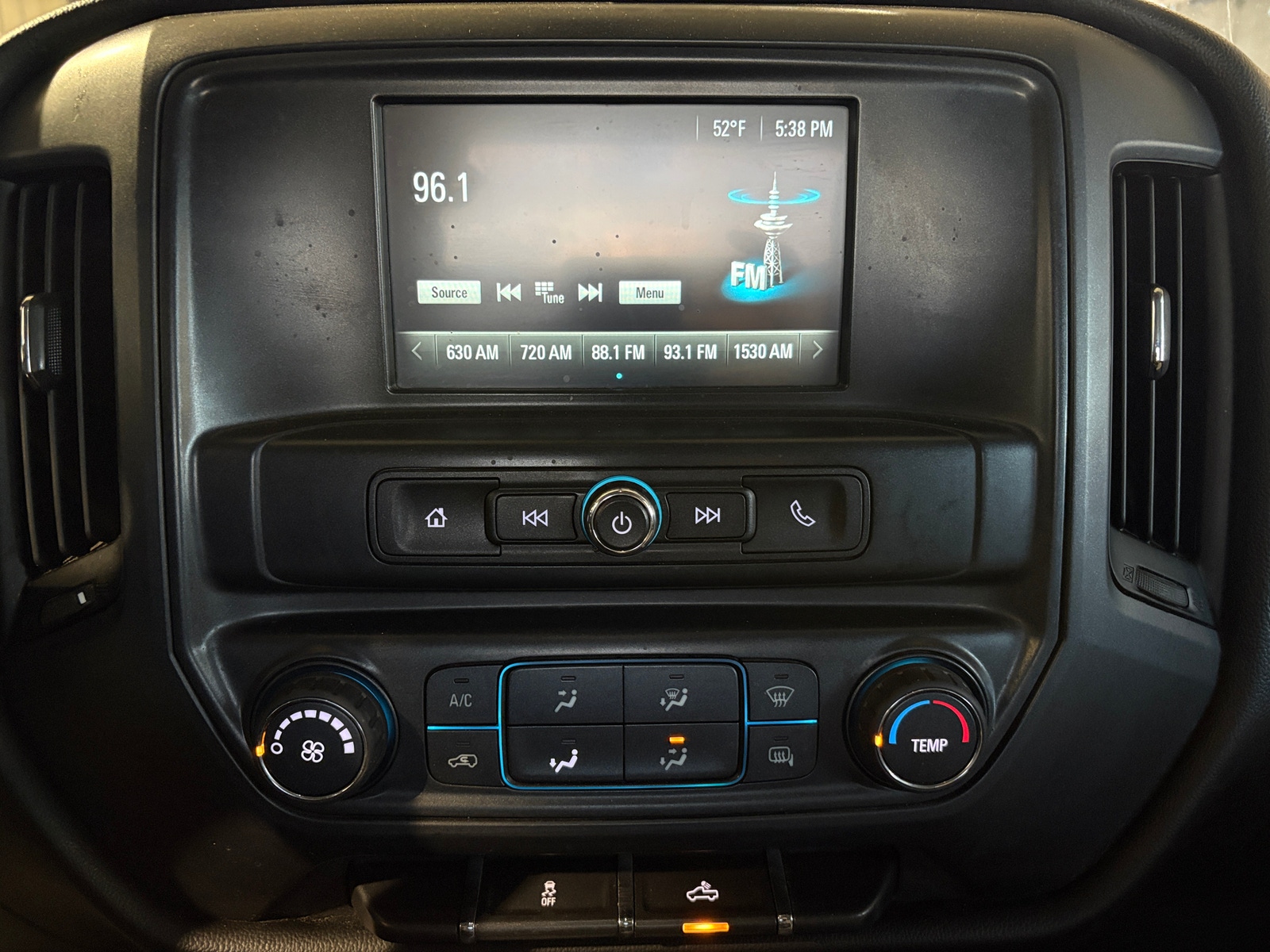 Thumbnail: 2018 Chevrolet Silverado 1500 - 4