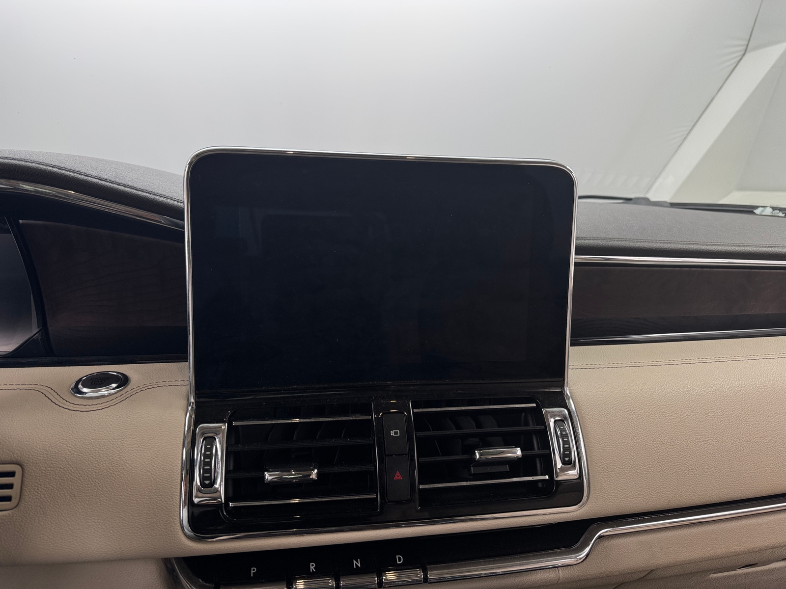 Thumbnail: 2021 Lincoln Navigator - 3