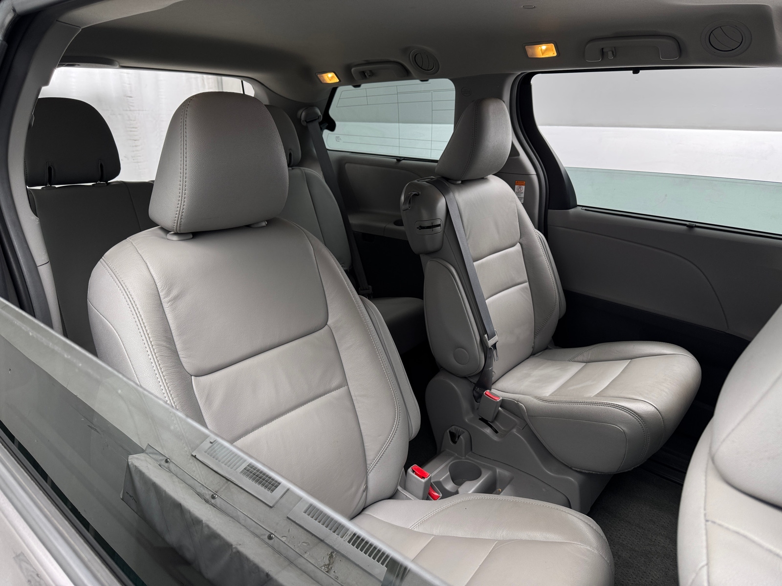 Thumbnail: 2017 Toyota Sienna - 5