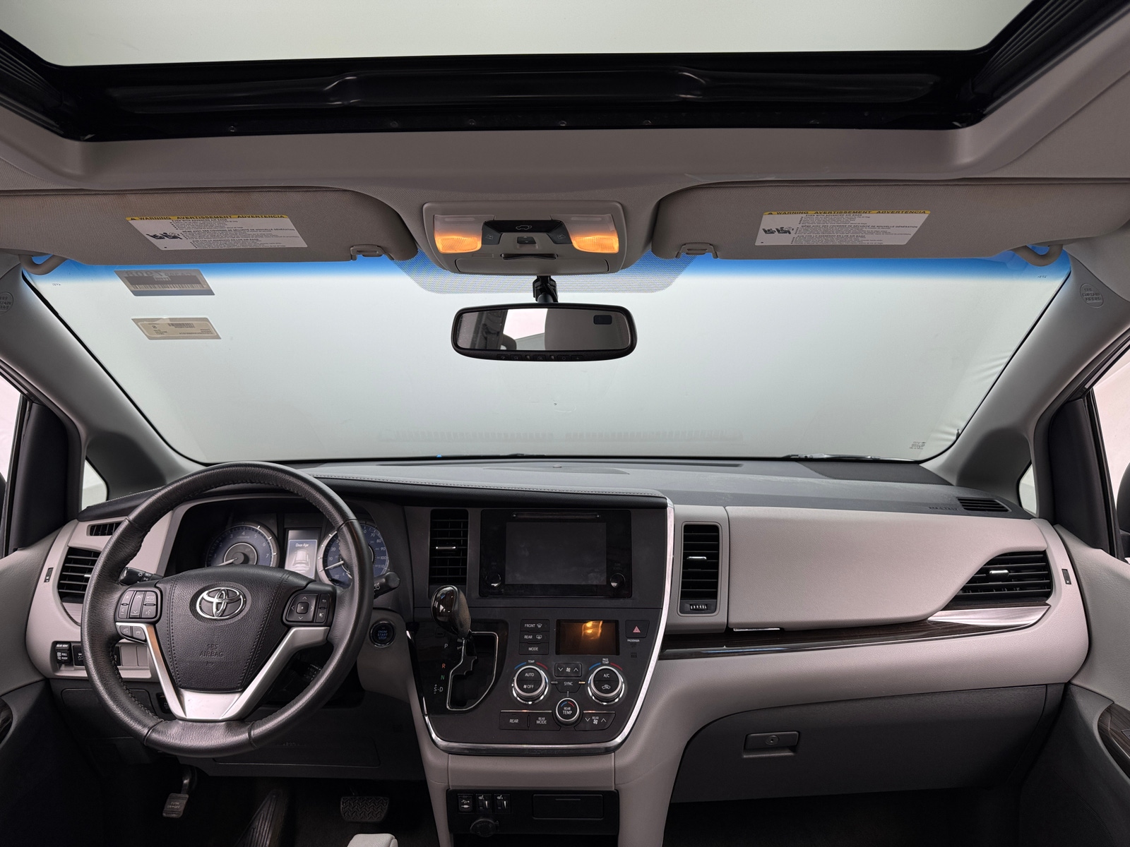 Thumbnail: 2017 Toyota Sienna - 2