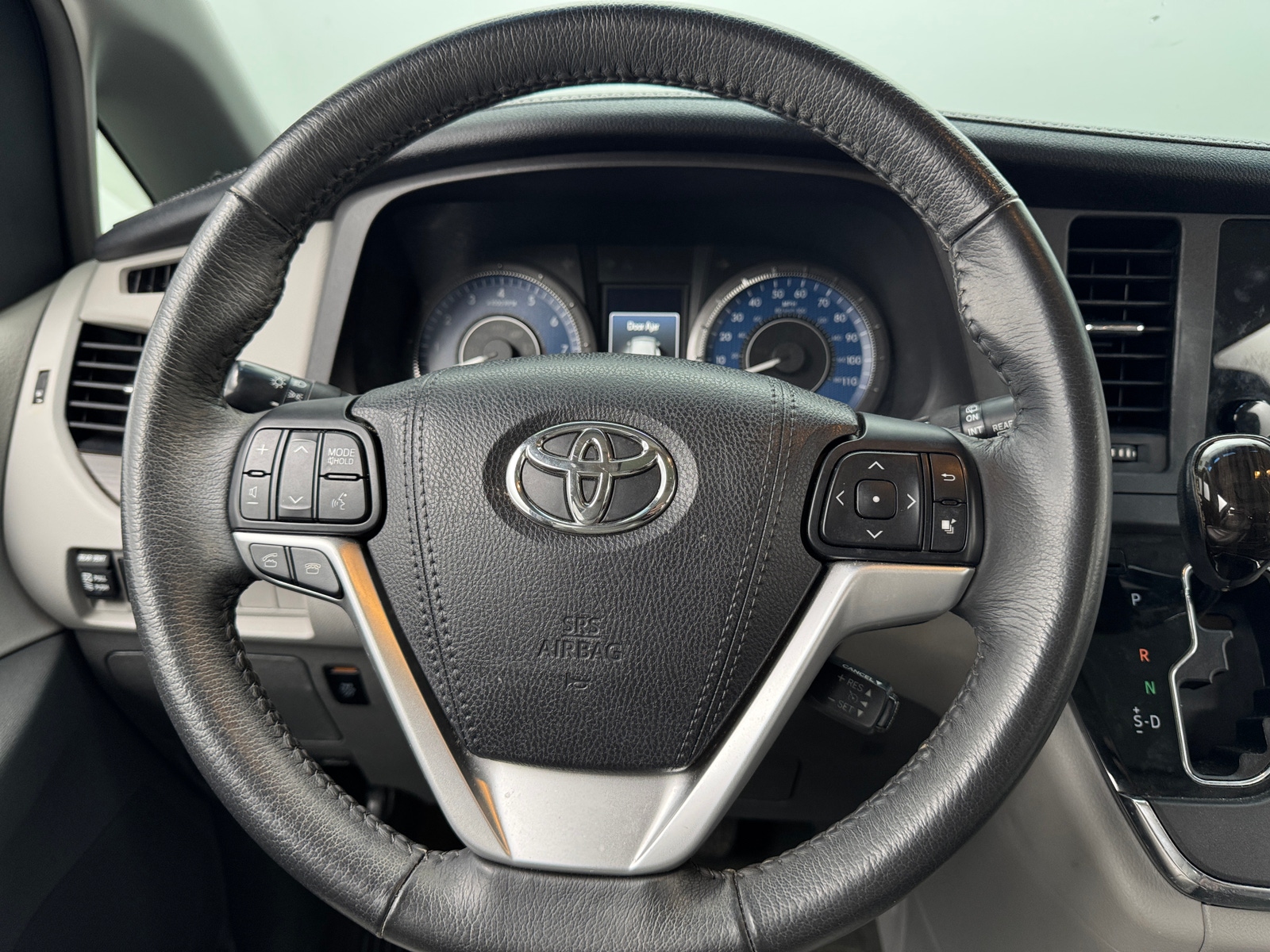 Thumbnail: 2017 Toyota Sienna - 4