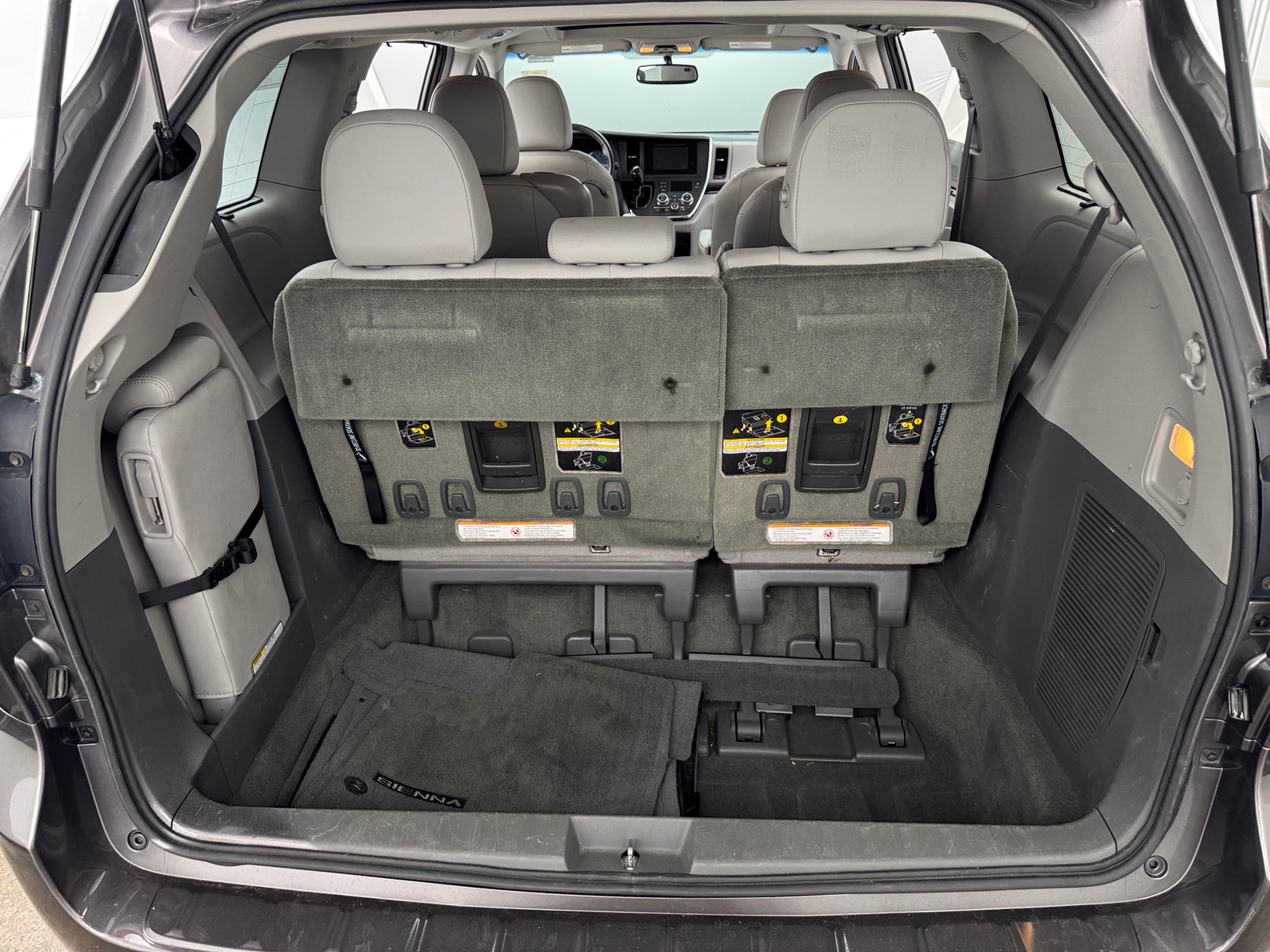 Thumbnail: 2017 Toyota Sienna - 6