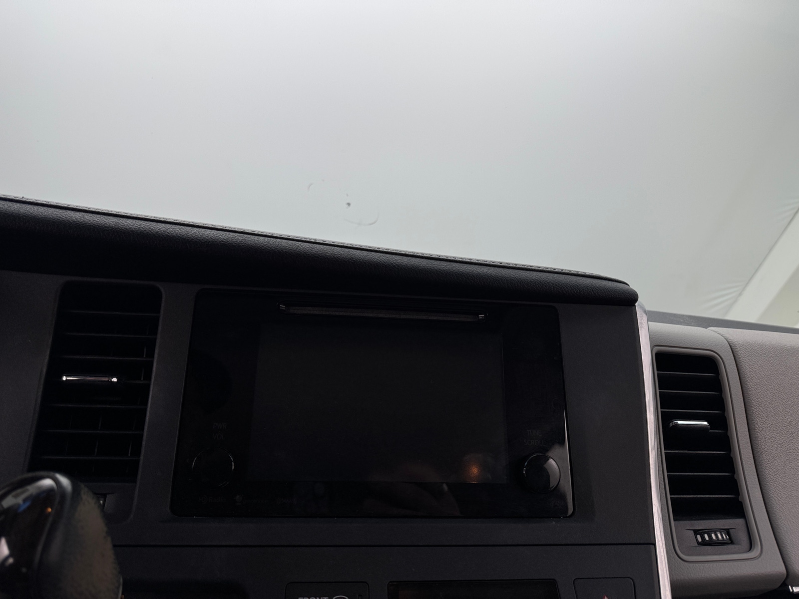 Thumbnail: 2017 Toyota Sienna - 3