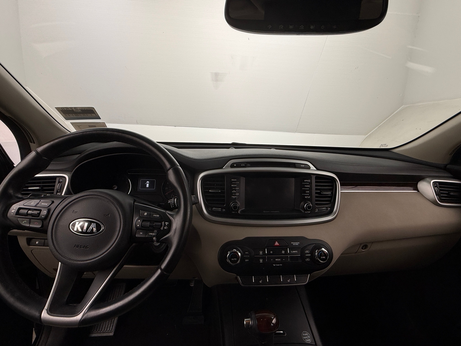 Thumbnail: 2017 Kia Sorento - 3