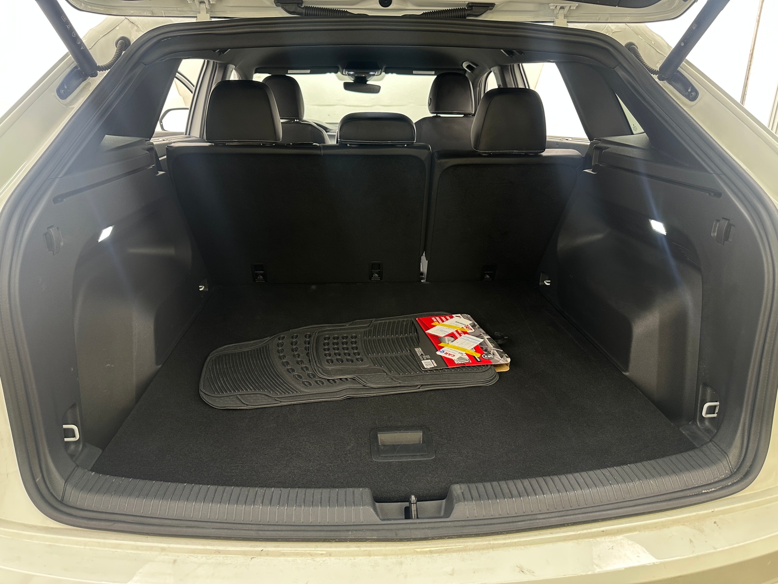 Thumbnail: 2025 Volkswagen Atlas - 6