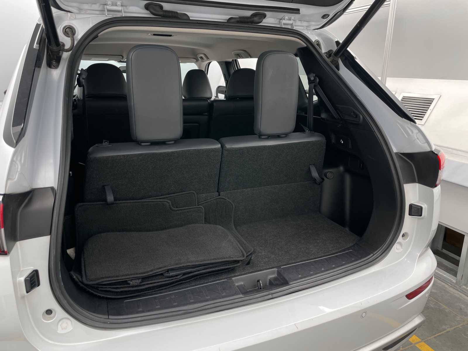 Thumbnail: 2024 Mitsubishi Outlander - 6