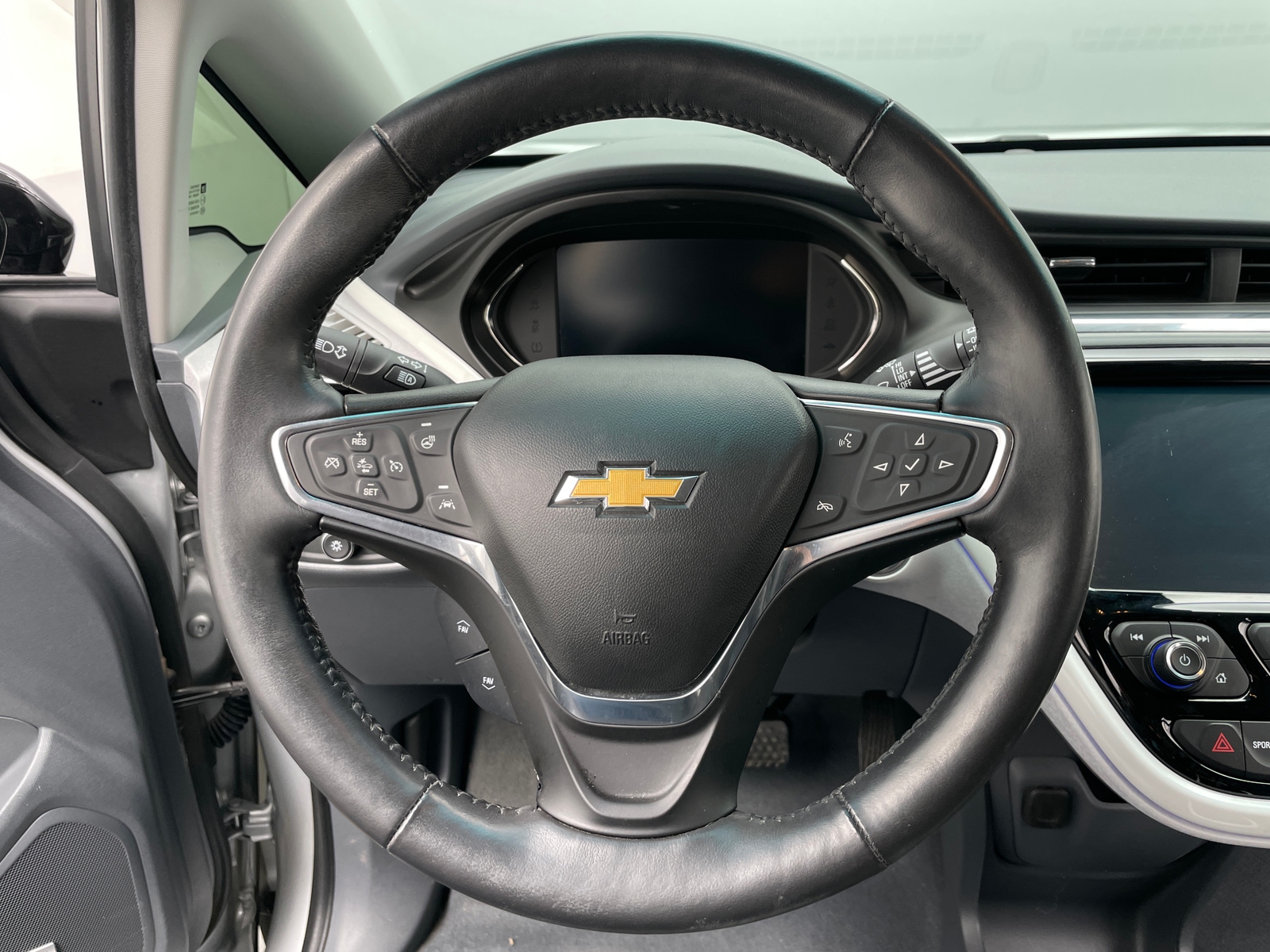 Thumbnail: 2017 Chevrolet Bolt EV - 4