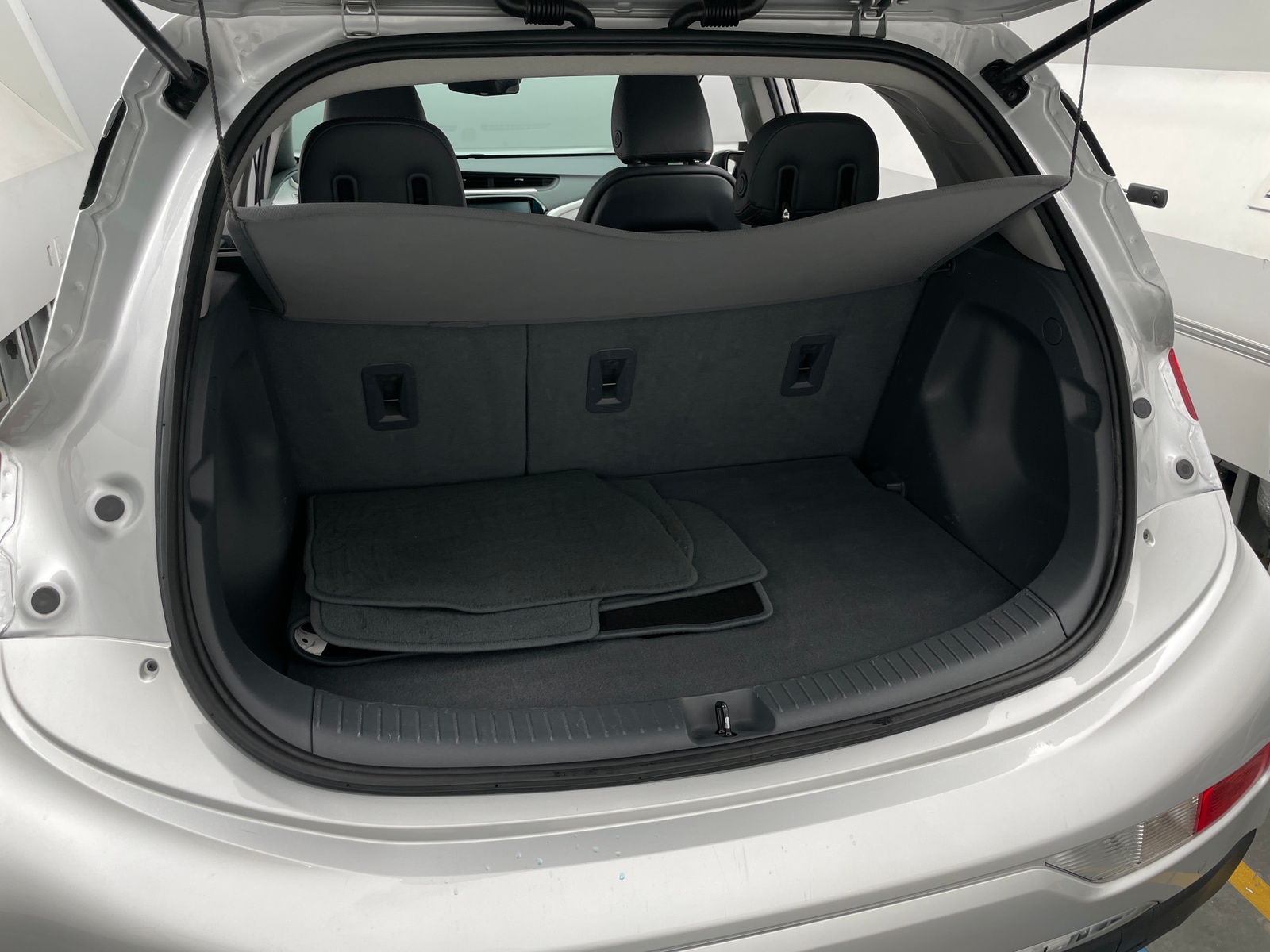 Thumbnail: 2017 Chevrolet Bolt EV - 6