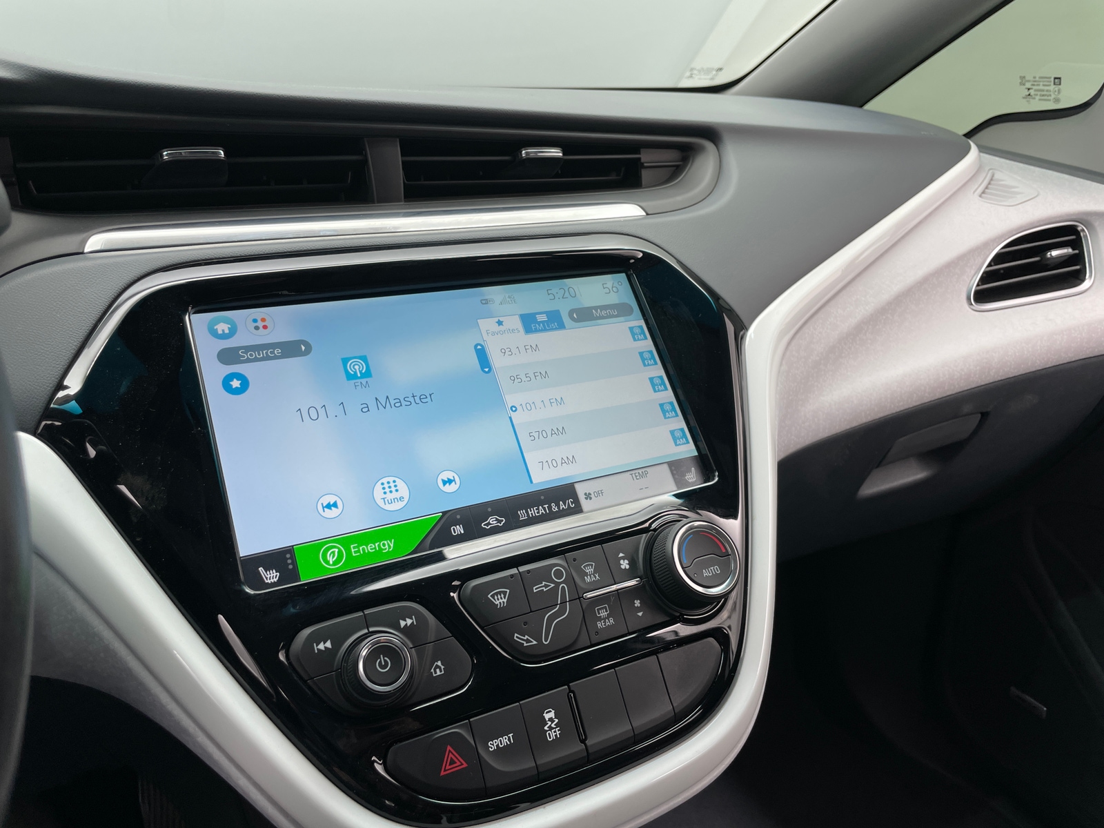 Thumbnail: 2017 Chevrolet Bolt EV - 3