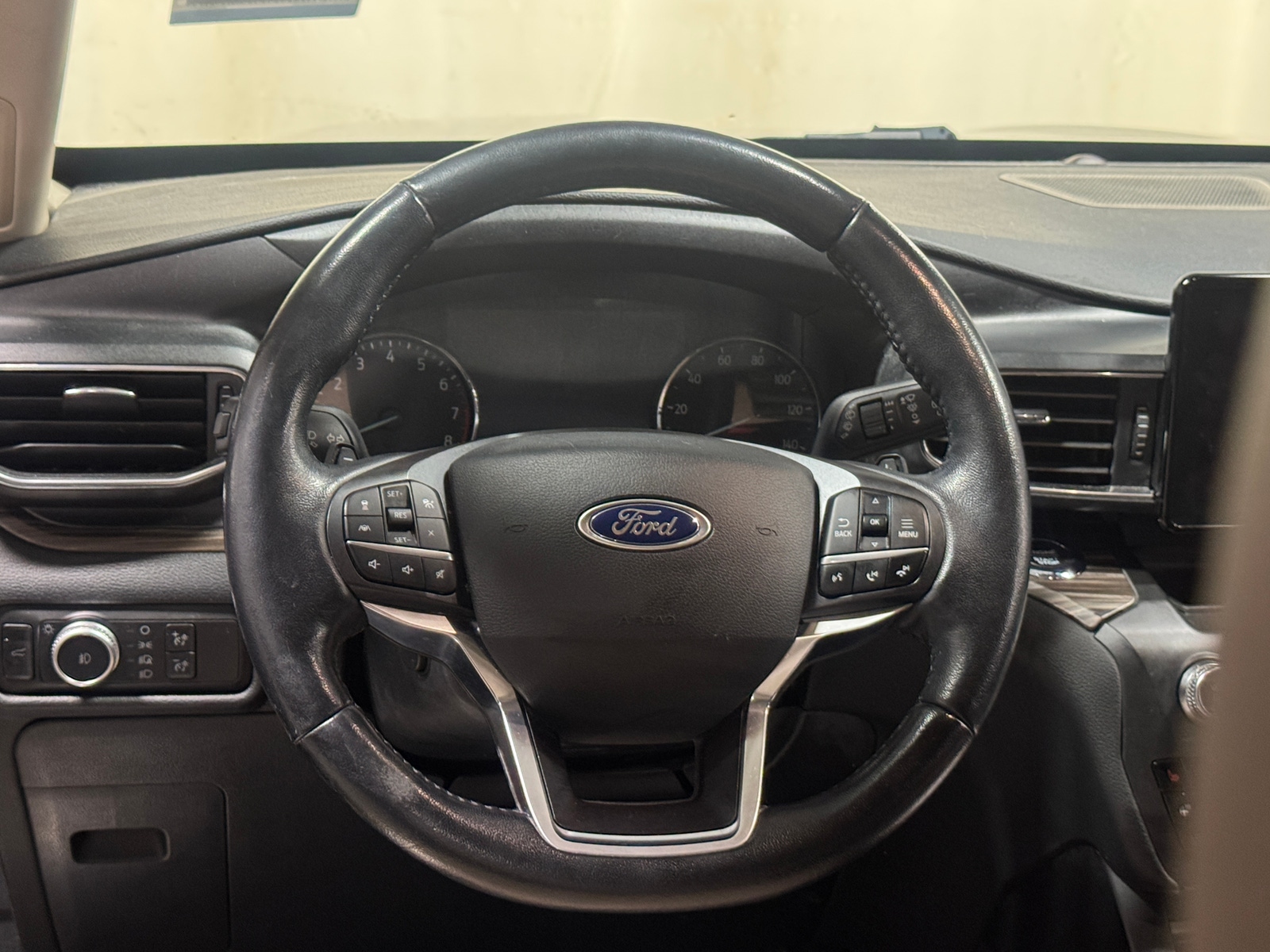 Thumbnail: 2020 Ford Explorer - 4