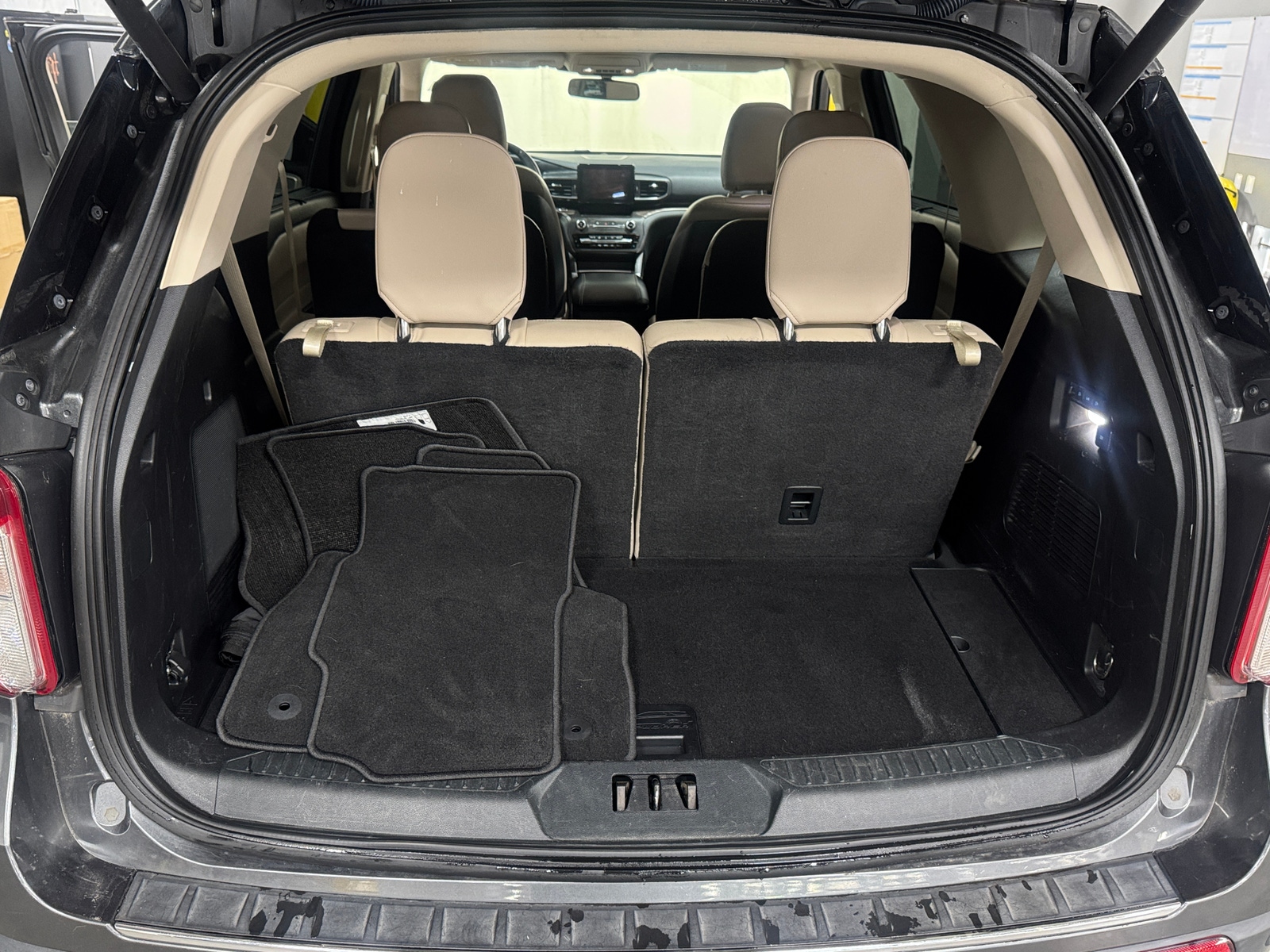 Thumbnail: 2020 Ford Explorer - 6