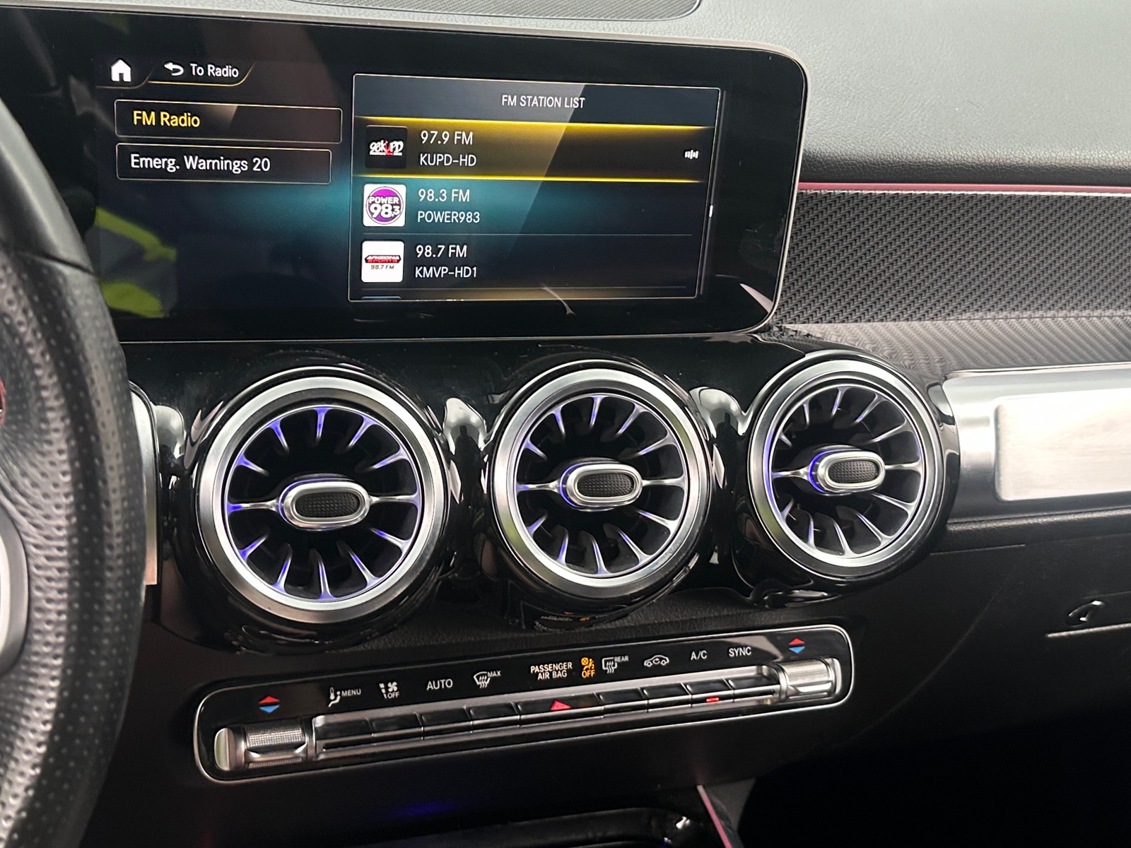 Thumbnail: 2021 Mercedes-Benz GLB - 3