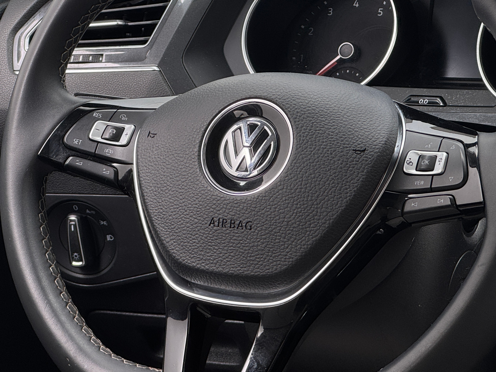 Thumbnail: 2021 Volkswagen Tiguan - 4