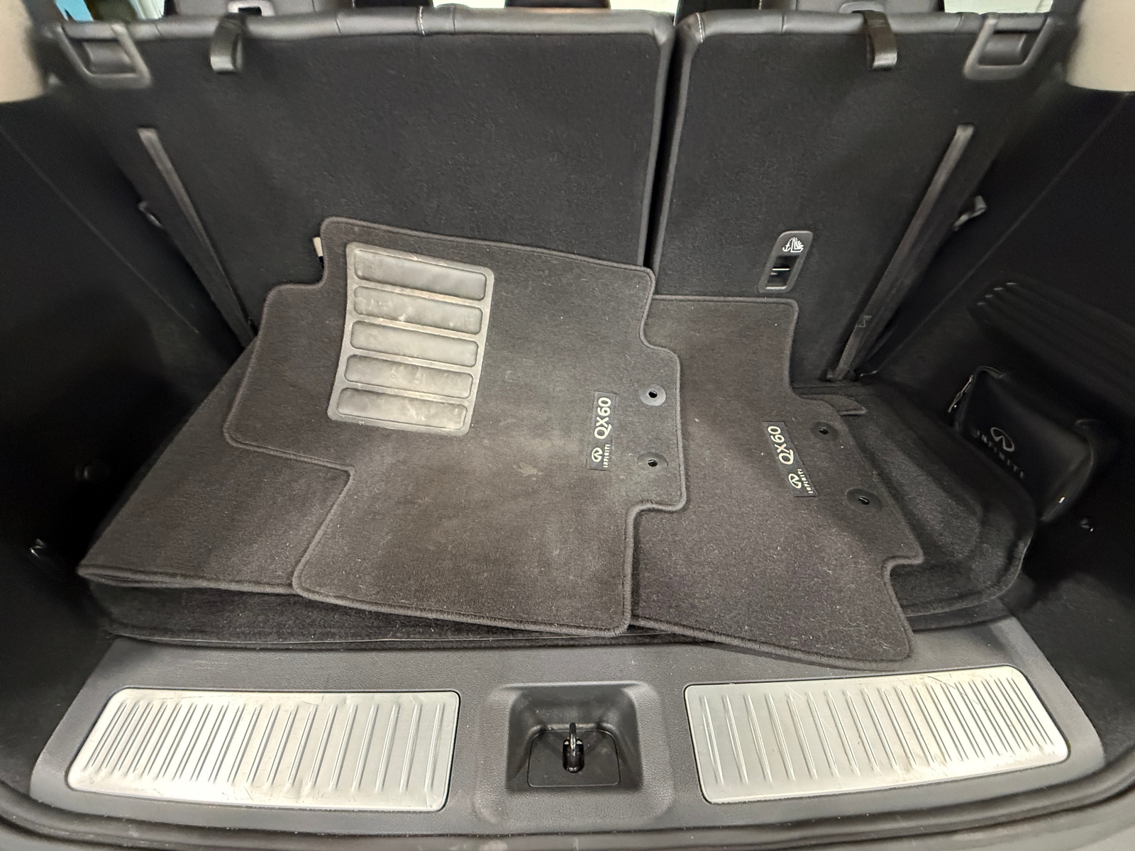 Thumbnail: 2022 INFINITI QX60 - 6