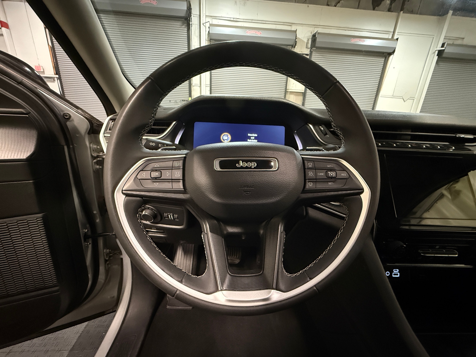 Thumbnail: 2023 Jeep Grand Cherokee L - 5