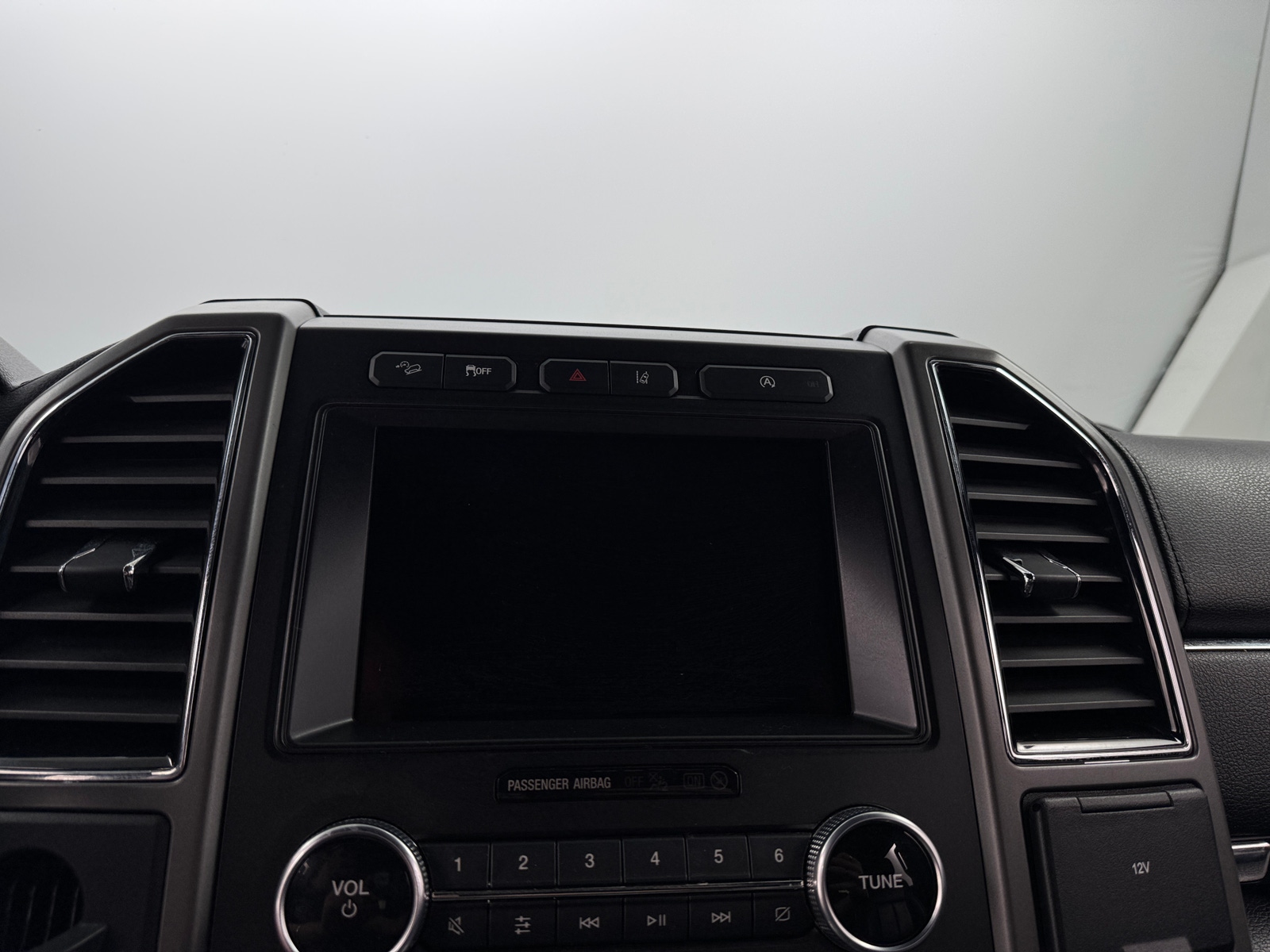 Thumbnail: 2019 Ford Expedition - 3