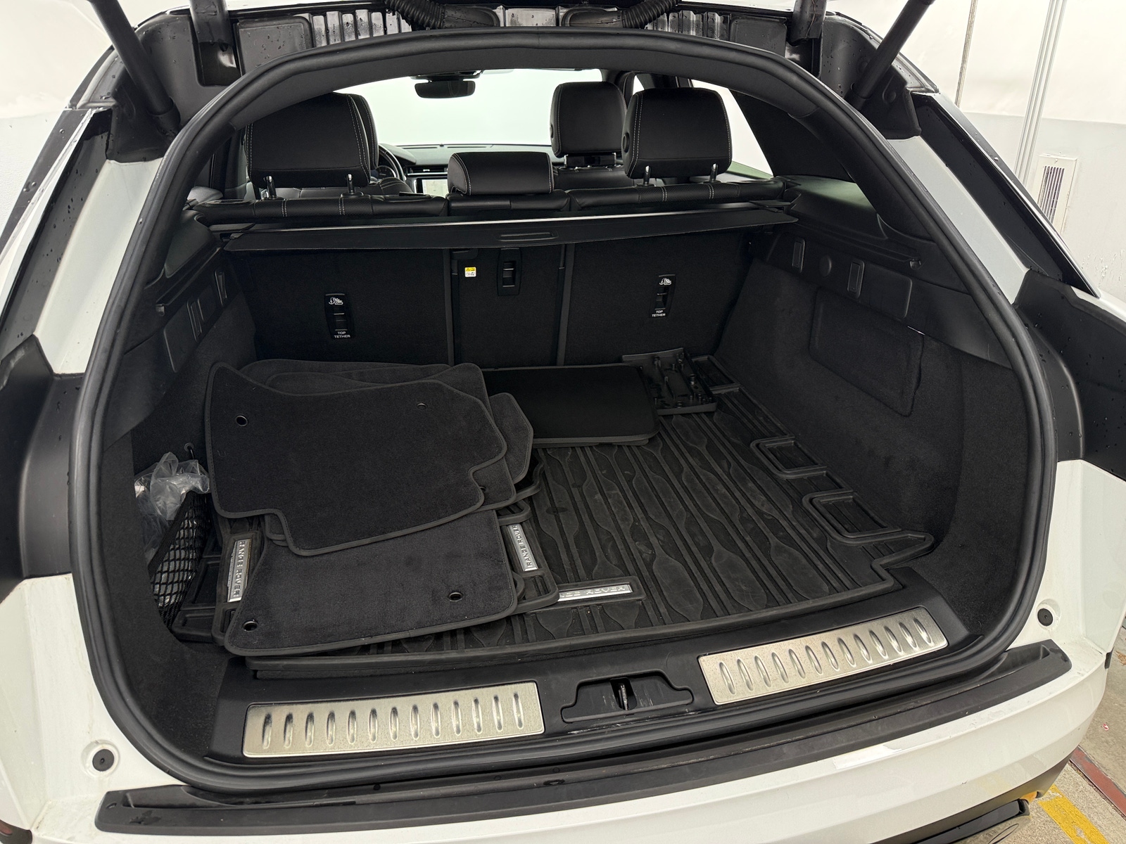 Thumbnail: 2022 Land Rover Range Rover Velar - 6