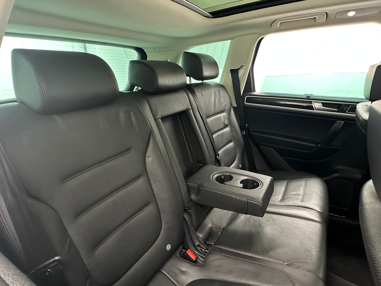 Thumbnail: 2017 Volkswagen Touareg - 5