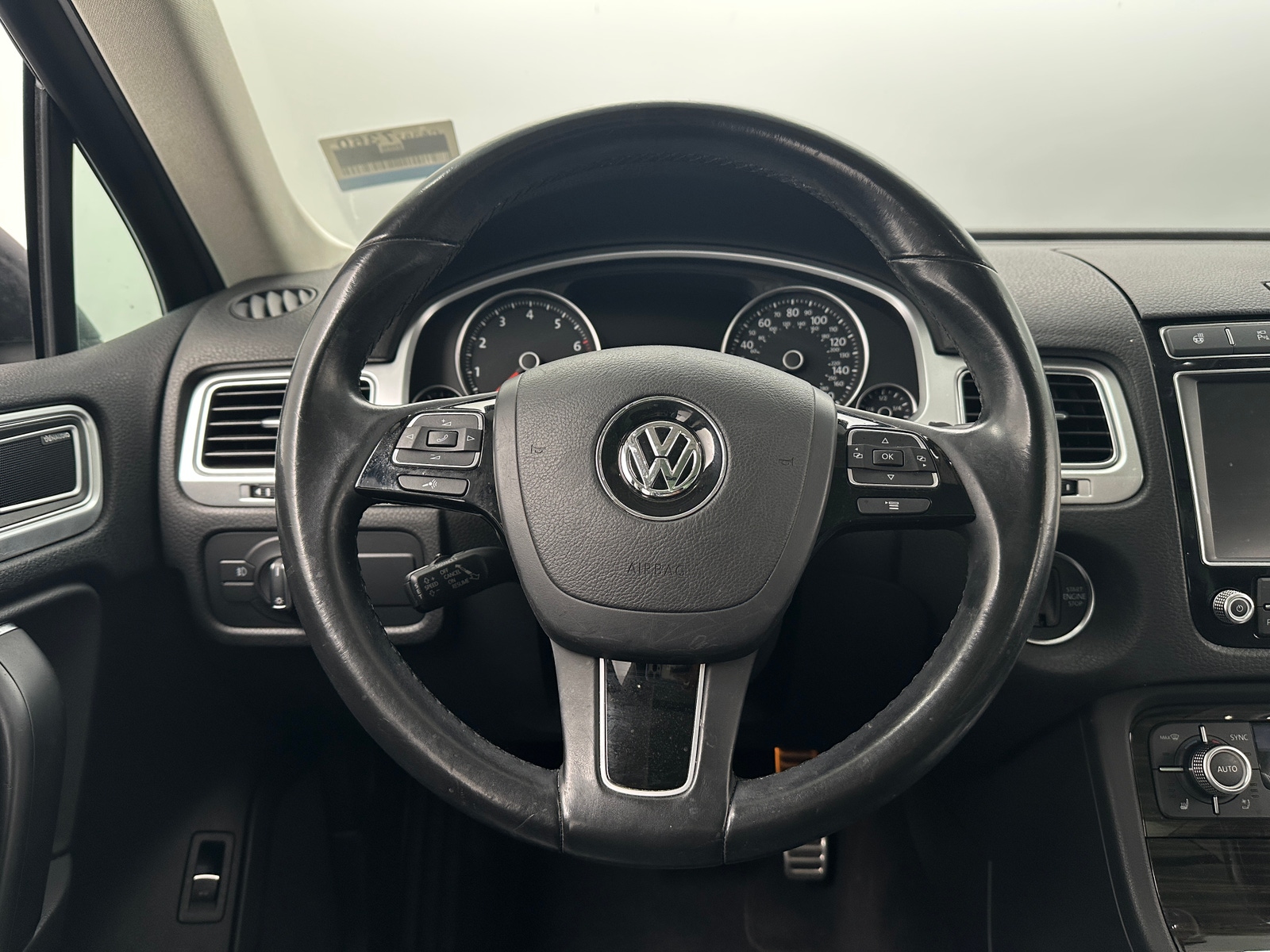 Thumbnail: 2017 Volkswagen Touareg - 4