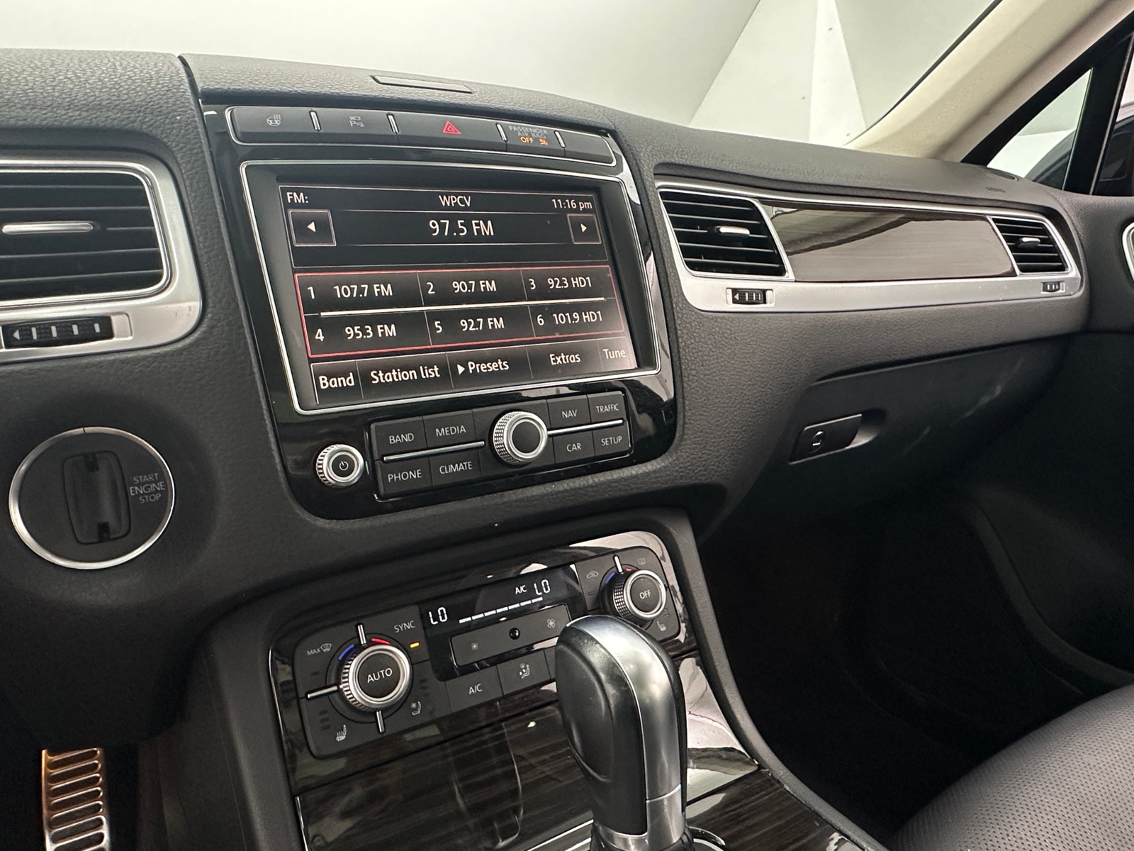 Thumbnail: 2017 Volkswagen Touareg - 3