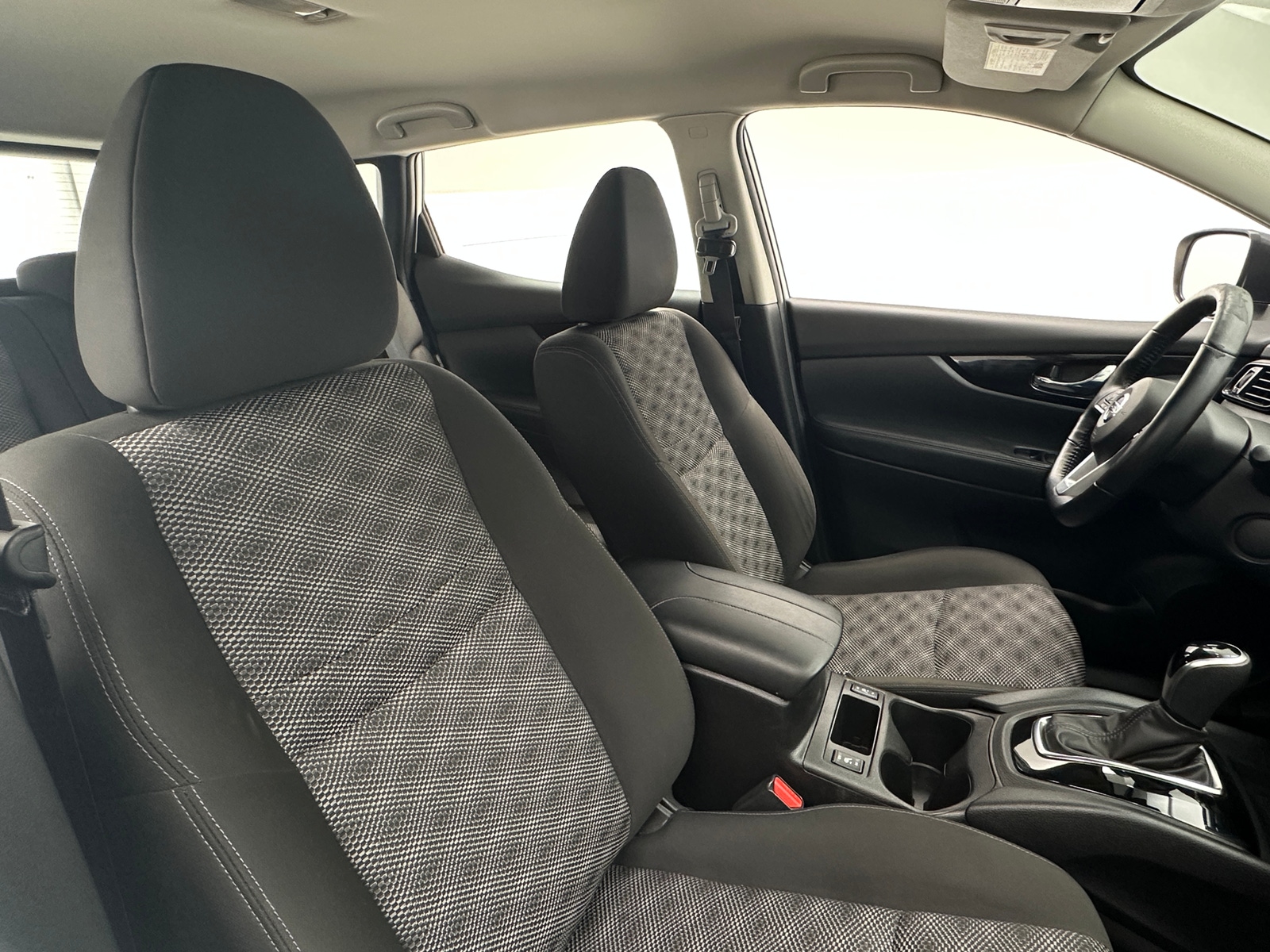 Thumbnail: 2022 Nissan Rogue Sport - 2