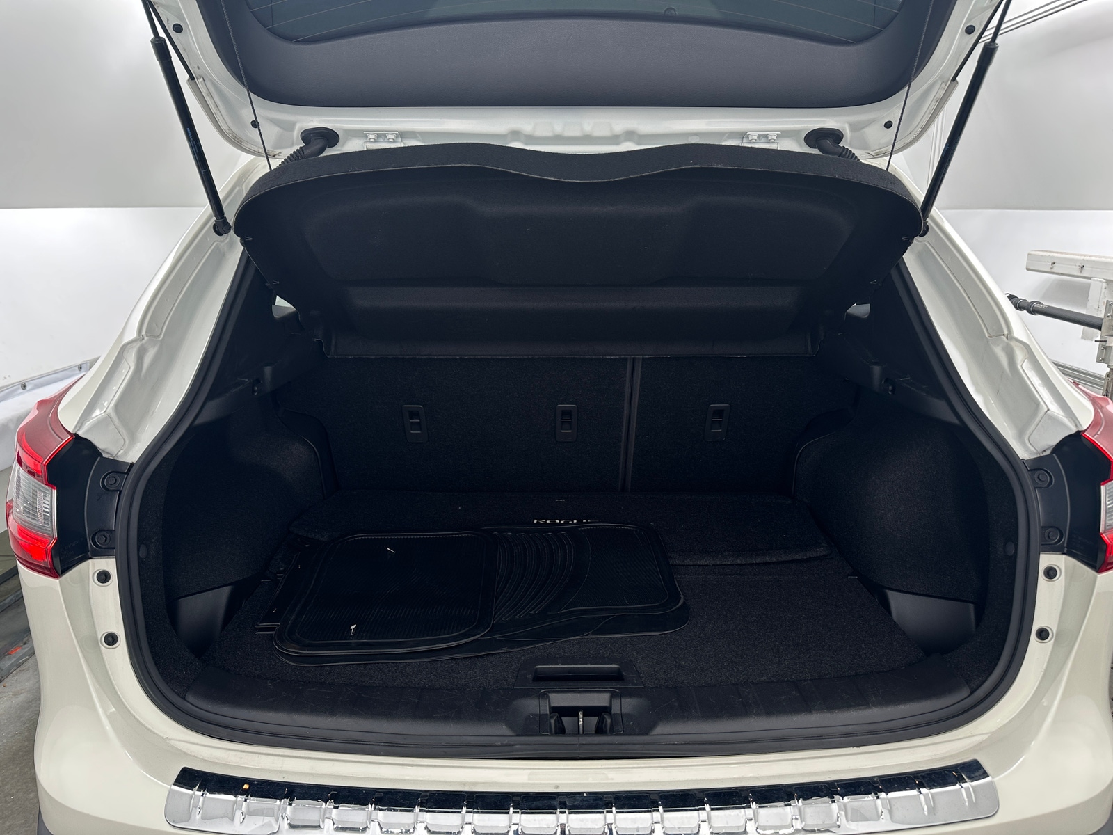 Thumbnail: 2022 Nissan Rogue Sport - 7