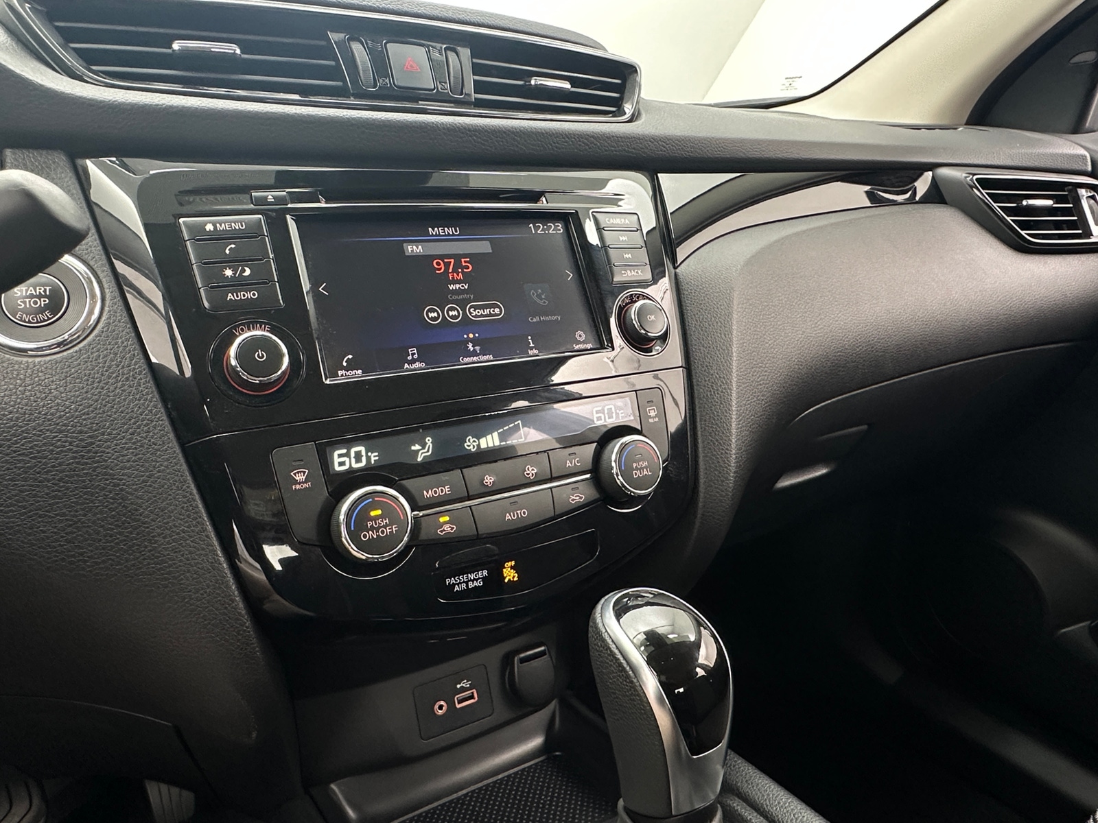 Thumbnail: 2022 Nissan Rogue Sport - 4