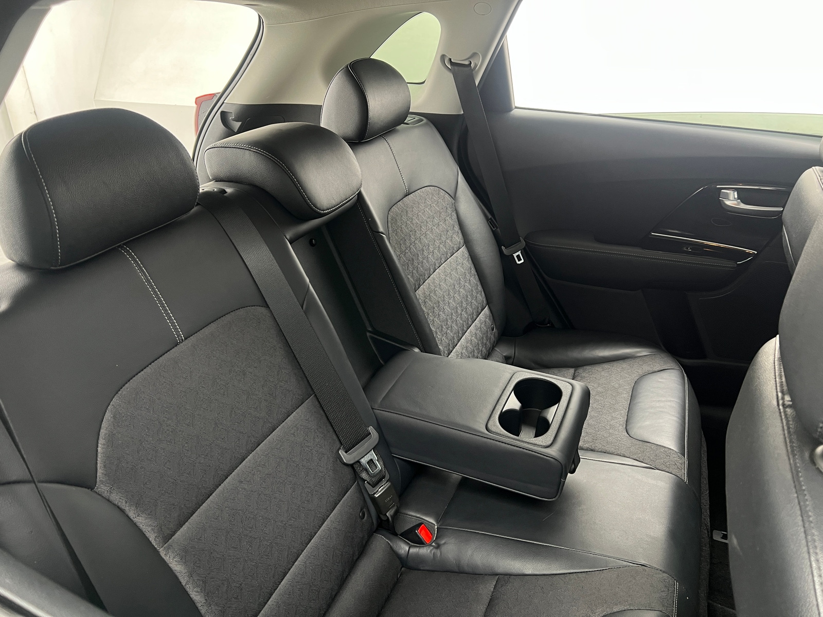 Thumbnail: 2017 Kia Niro - 5