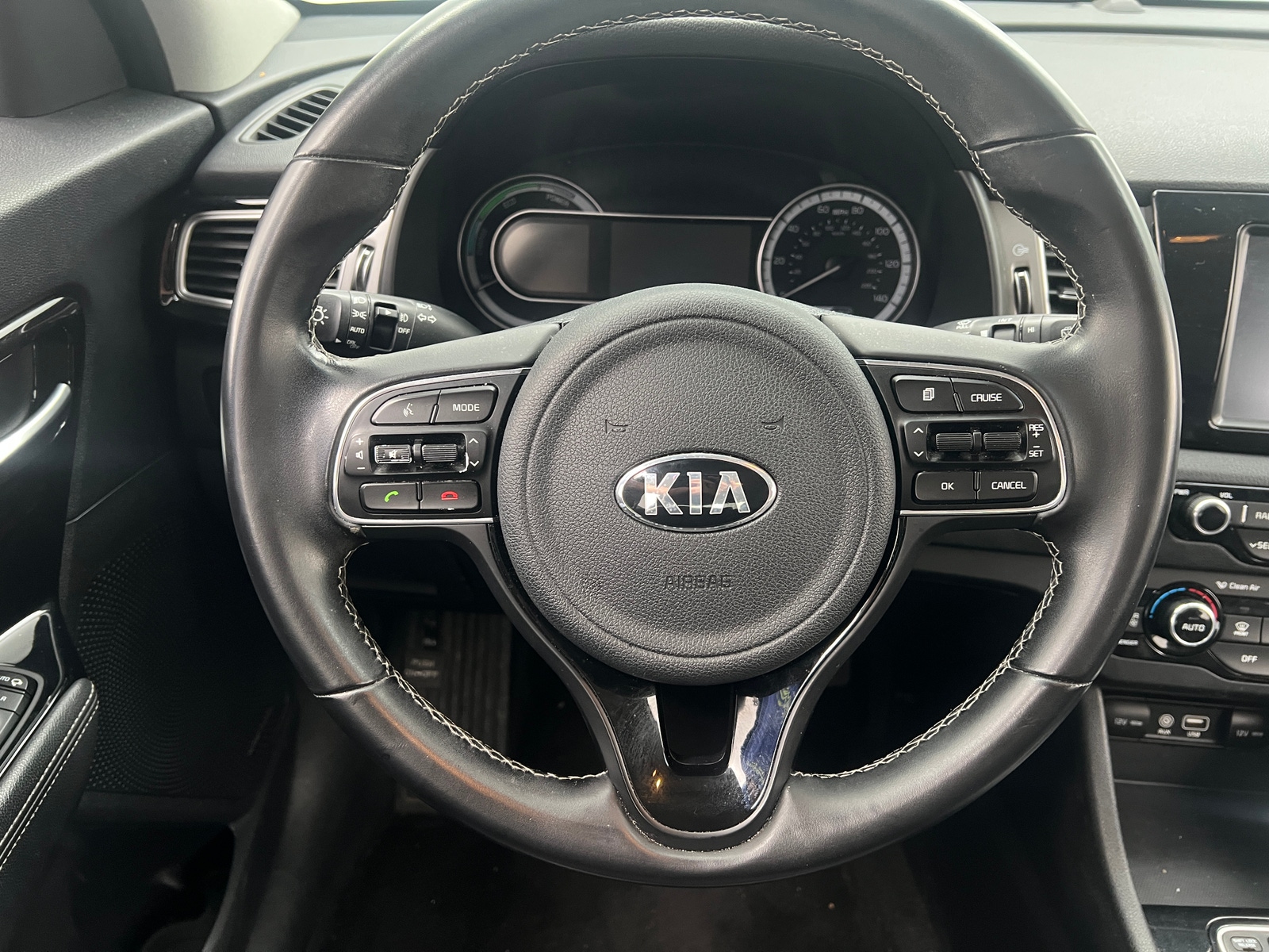 Thumbnail: 2017 Kia Niro - 4