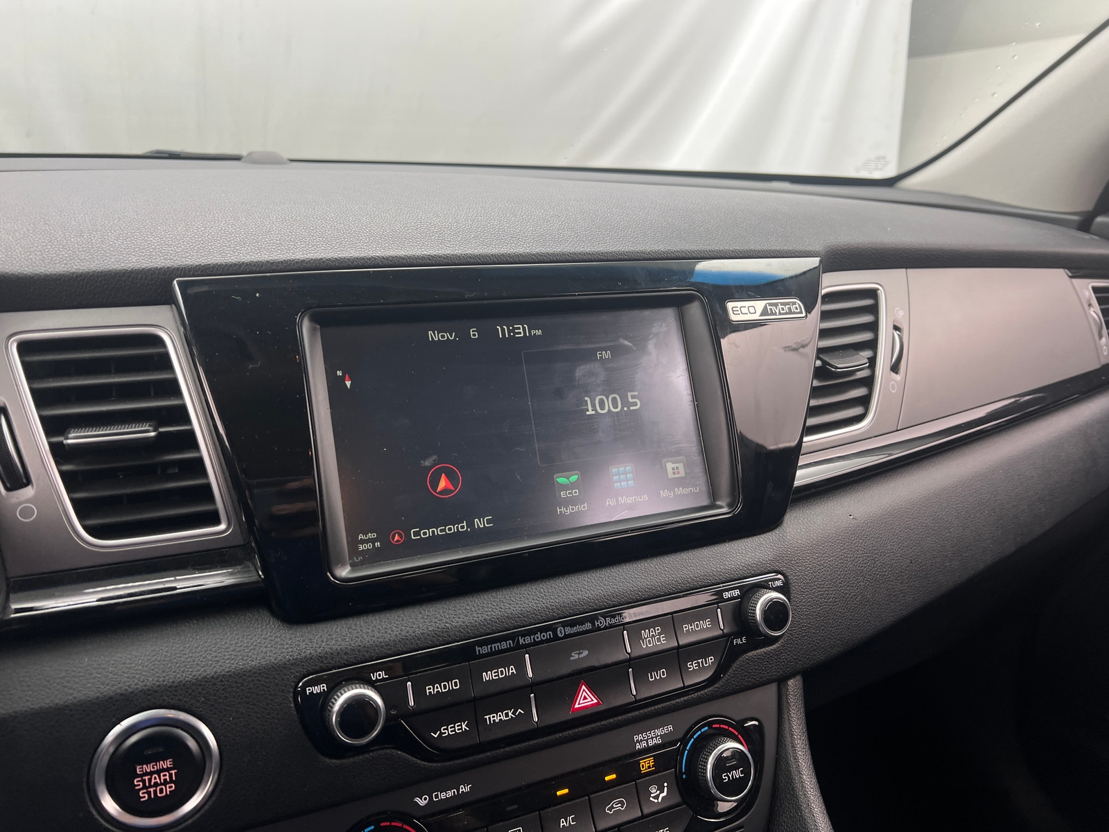 Thumbnail: 2017 Kia Niro - 3