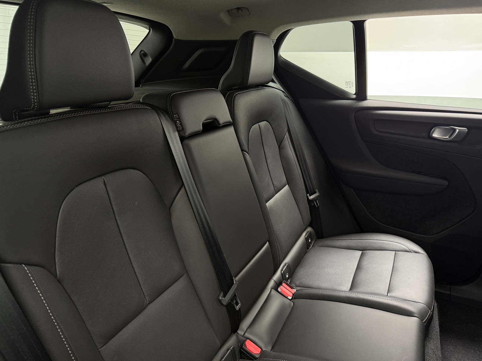 Thumbnail: 2025 Volvo XC40 - 5