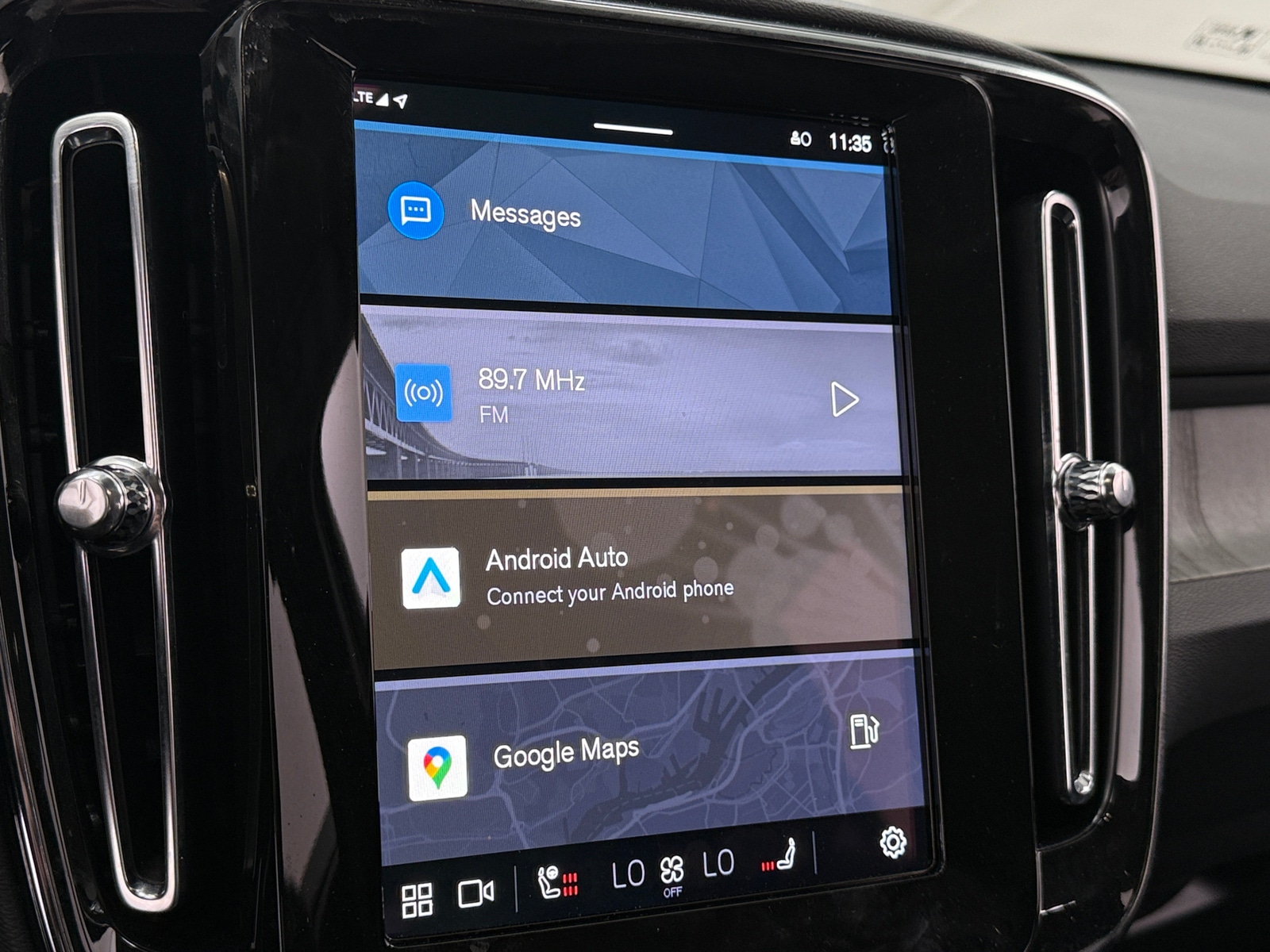 Thumbnail: 2025 Volvo XC40 - 3