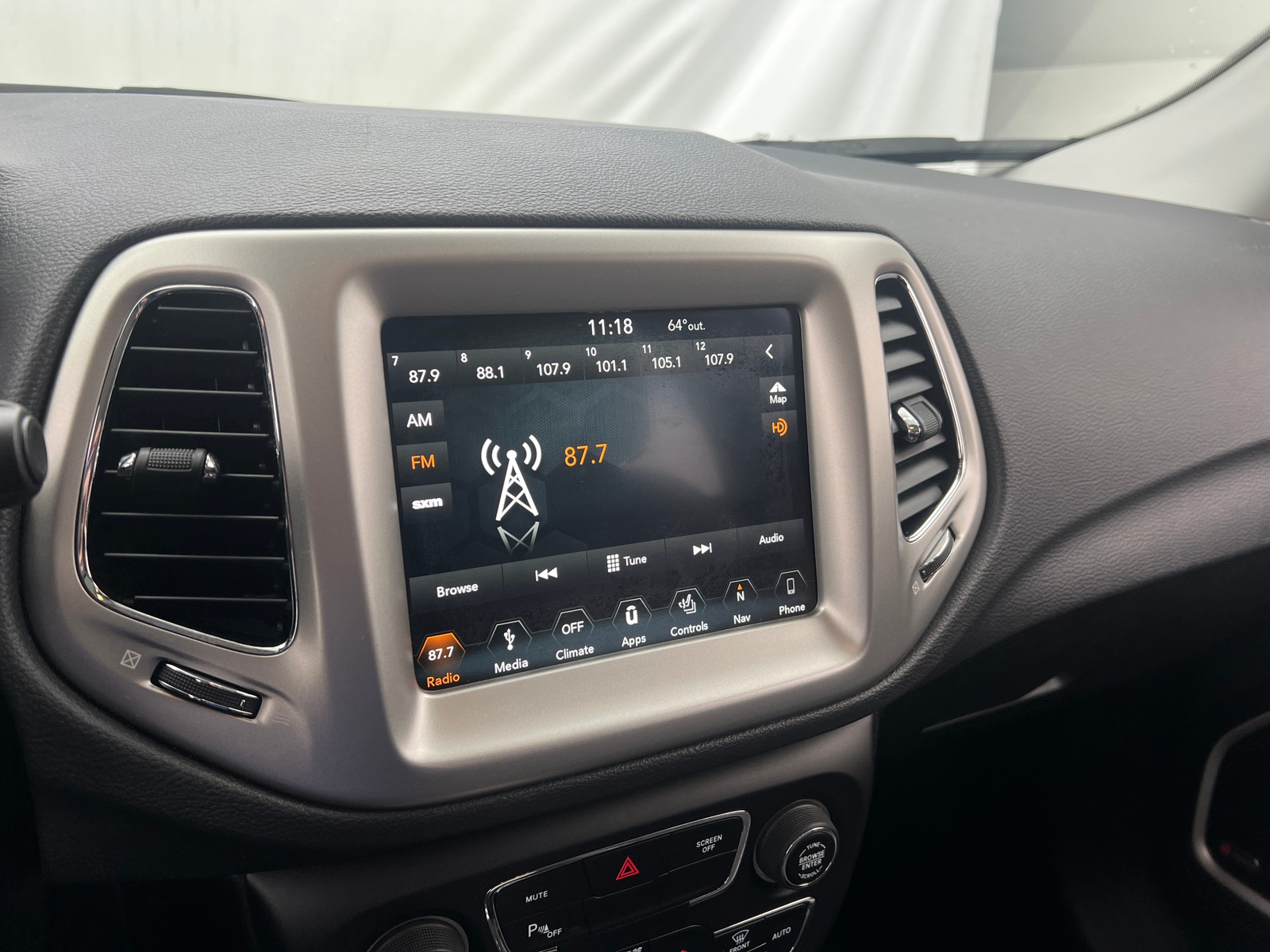 Thumbnail: 2019 Jeep Compass - 3