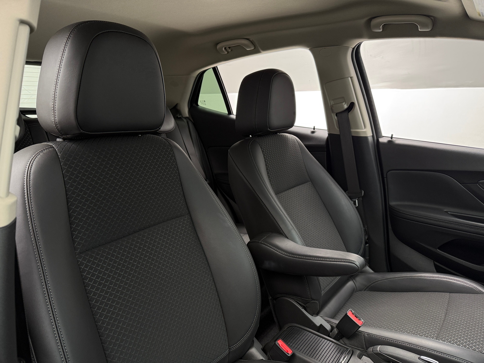 Thumbnail: 2022 Buick Encore - 2