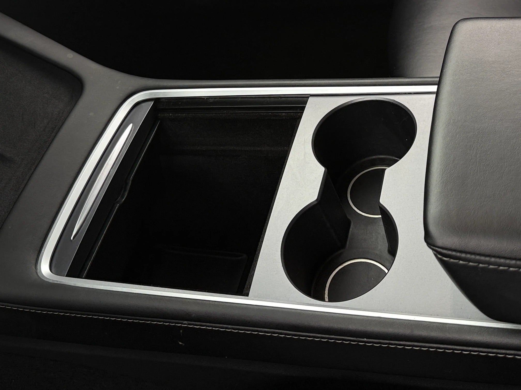 Used 2021 Tesla Model Y Long Range with VIN 5YJYGDEEXMF293892 for sale in Oak Creek, WI