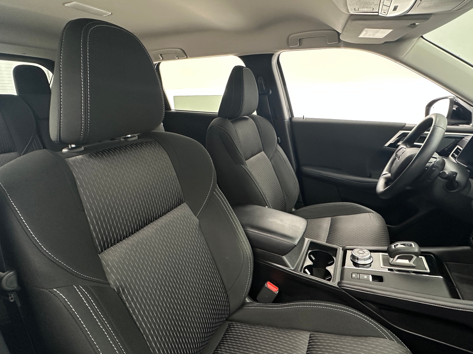 Thumbnail: 2024 Mitsubishi Outlander - 2