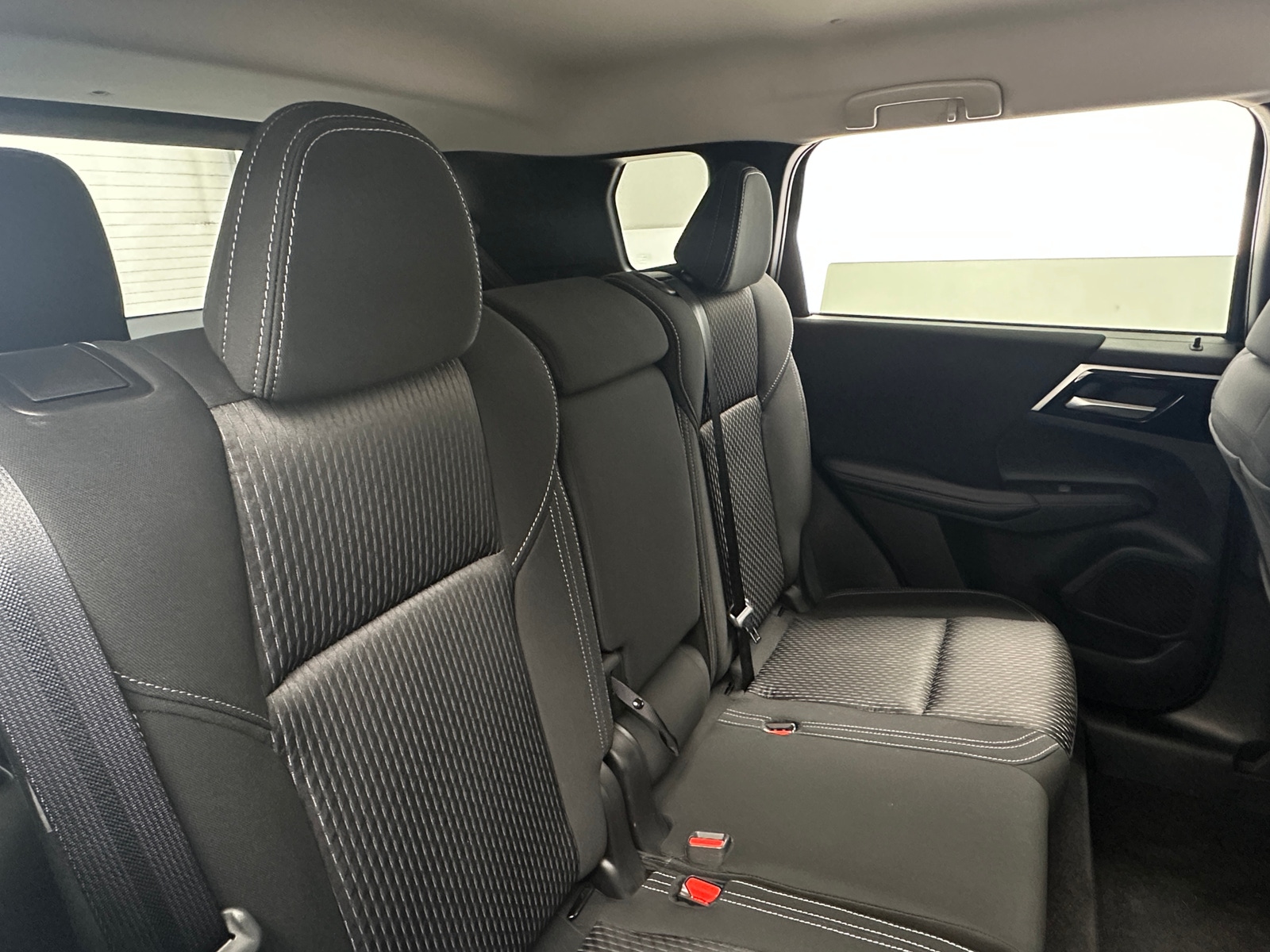 Thumbnail: 2024 Mitsubishi Outlander - 6