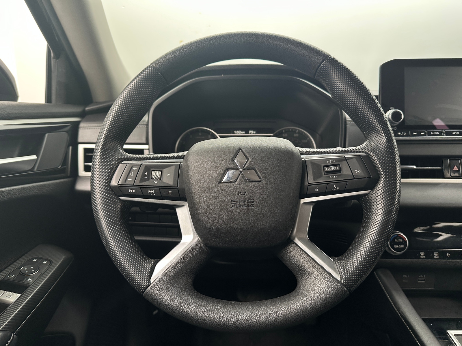 Thumbnail: 2024 Mitsubishi Outlander - 5