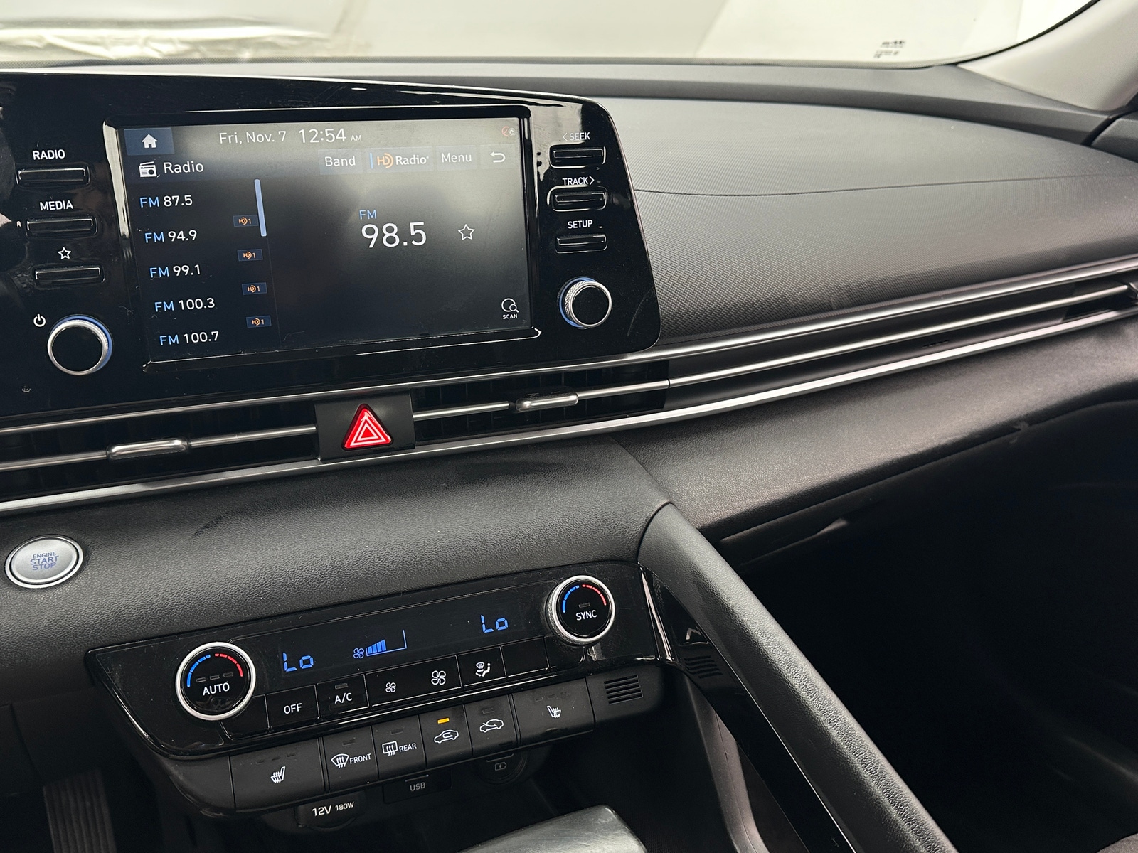 Thumbnail: 2021 Hyundai Elantra - 3