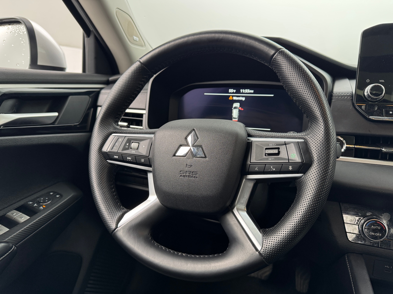 Thumbnail: 2024 Mitsubishi Outlander - 4