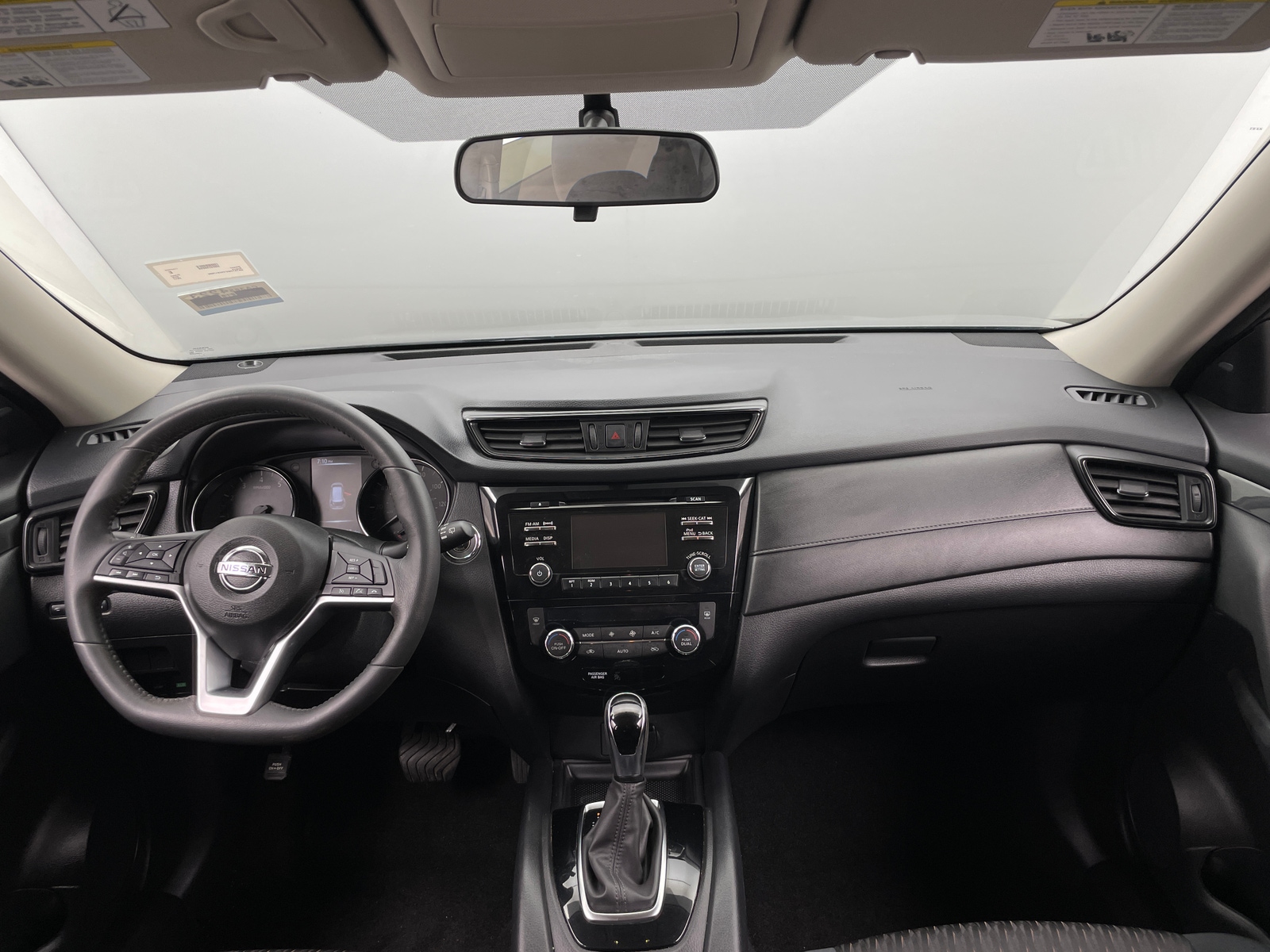 Thumbnail: 2017 Nissan Rogue - 3