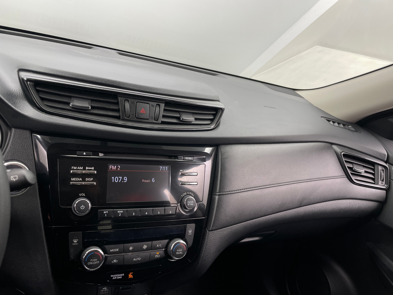 Thumbnail: 2017 Nissan Rogue - 4