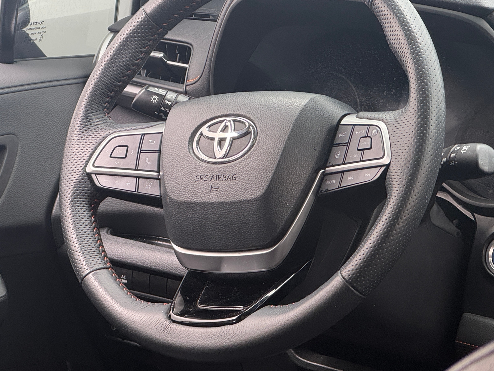 Thumbnail: 2023 Toyota Sienna - 4