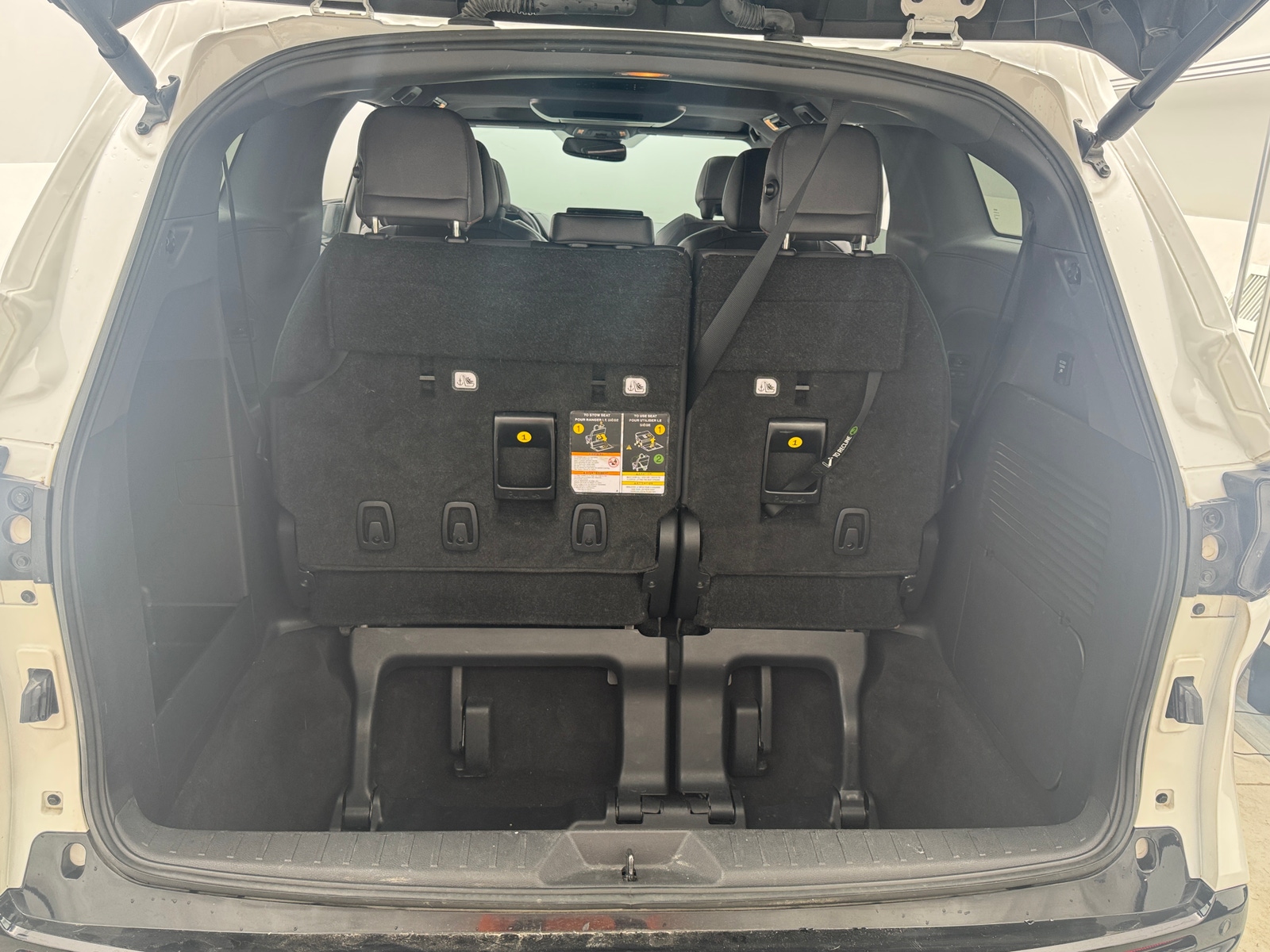 Thumbnail: 2023 Toyota Sienna - 6