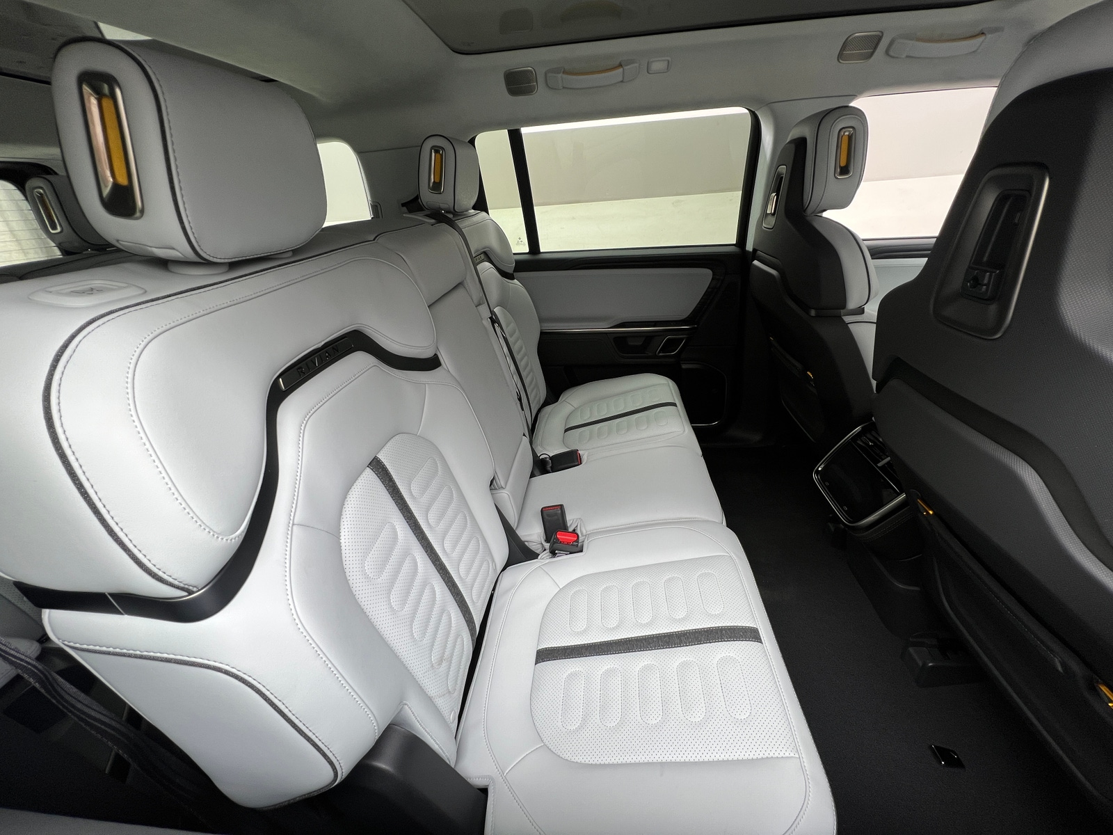 Thumbnail: 2023 Rivian R1S - 5