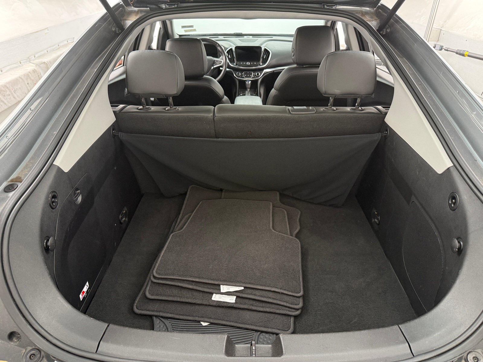 Thumbnail: 2019 Chevrolet Volt - 6