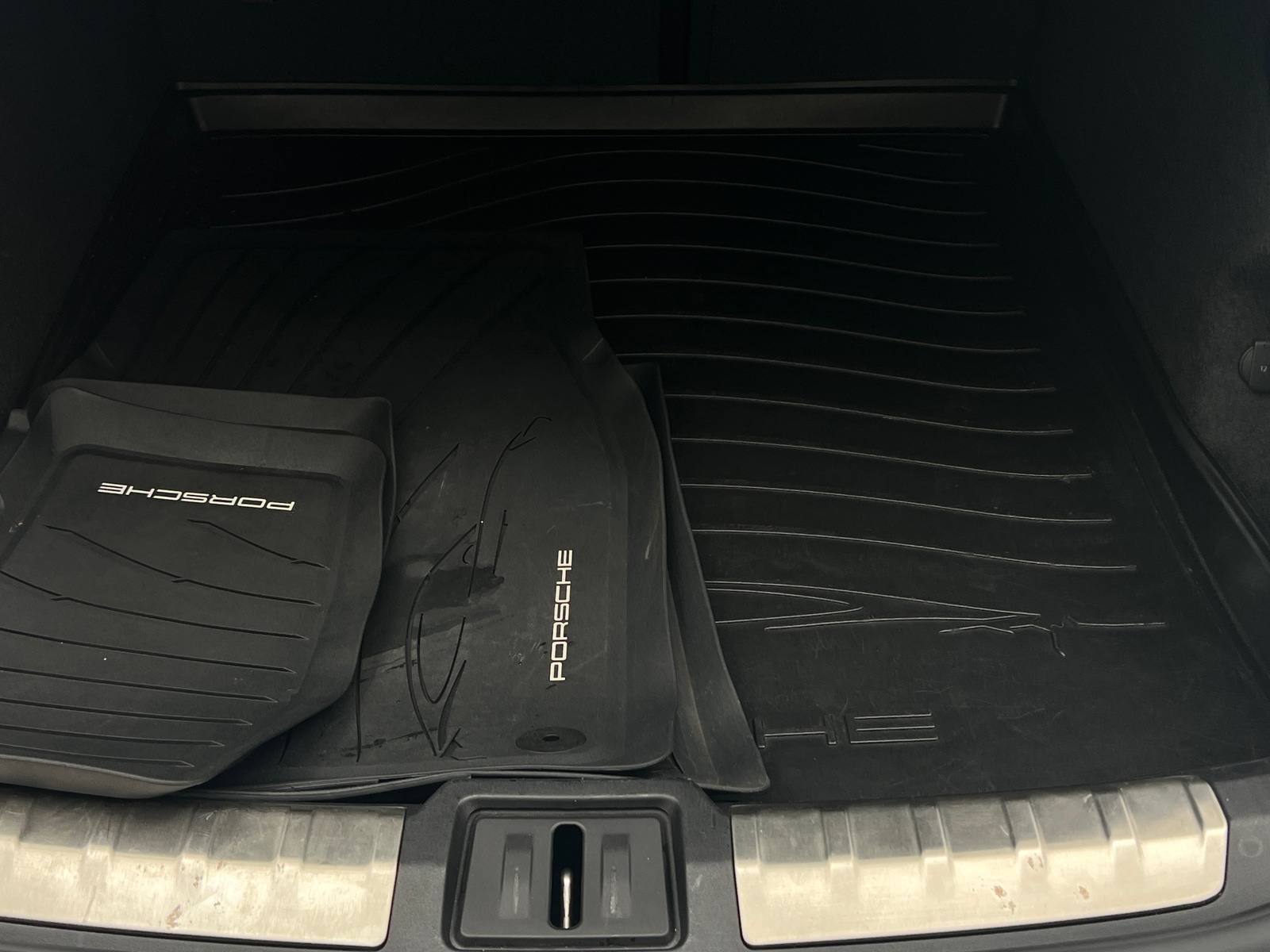 Thumbnail: 2020 Porsche Taycan - 6