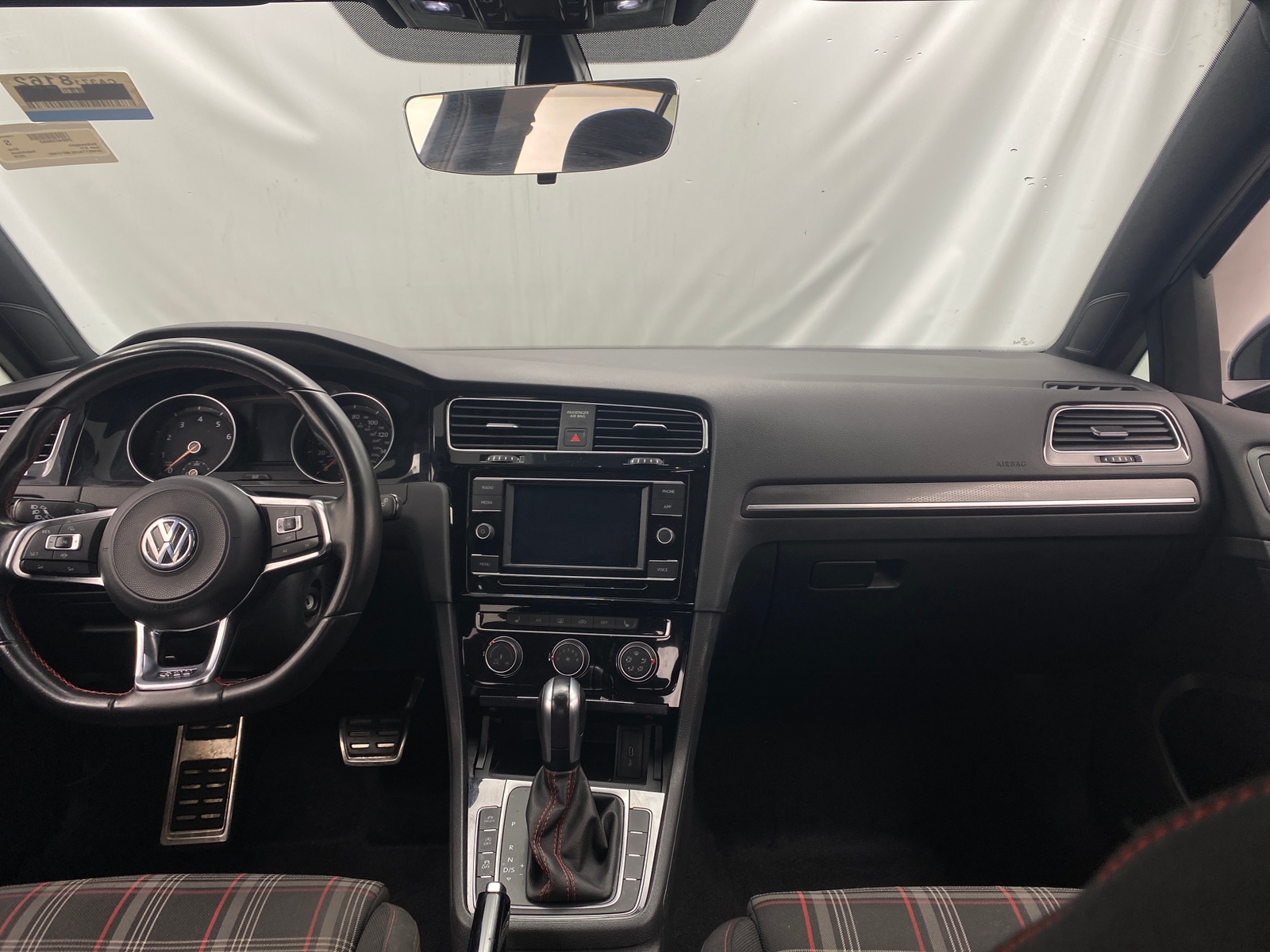 Thumbnail: 2020 Volkswagen Golf - 3