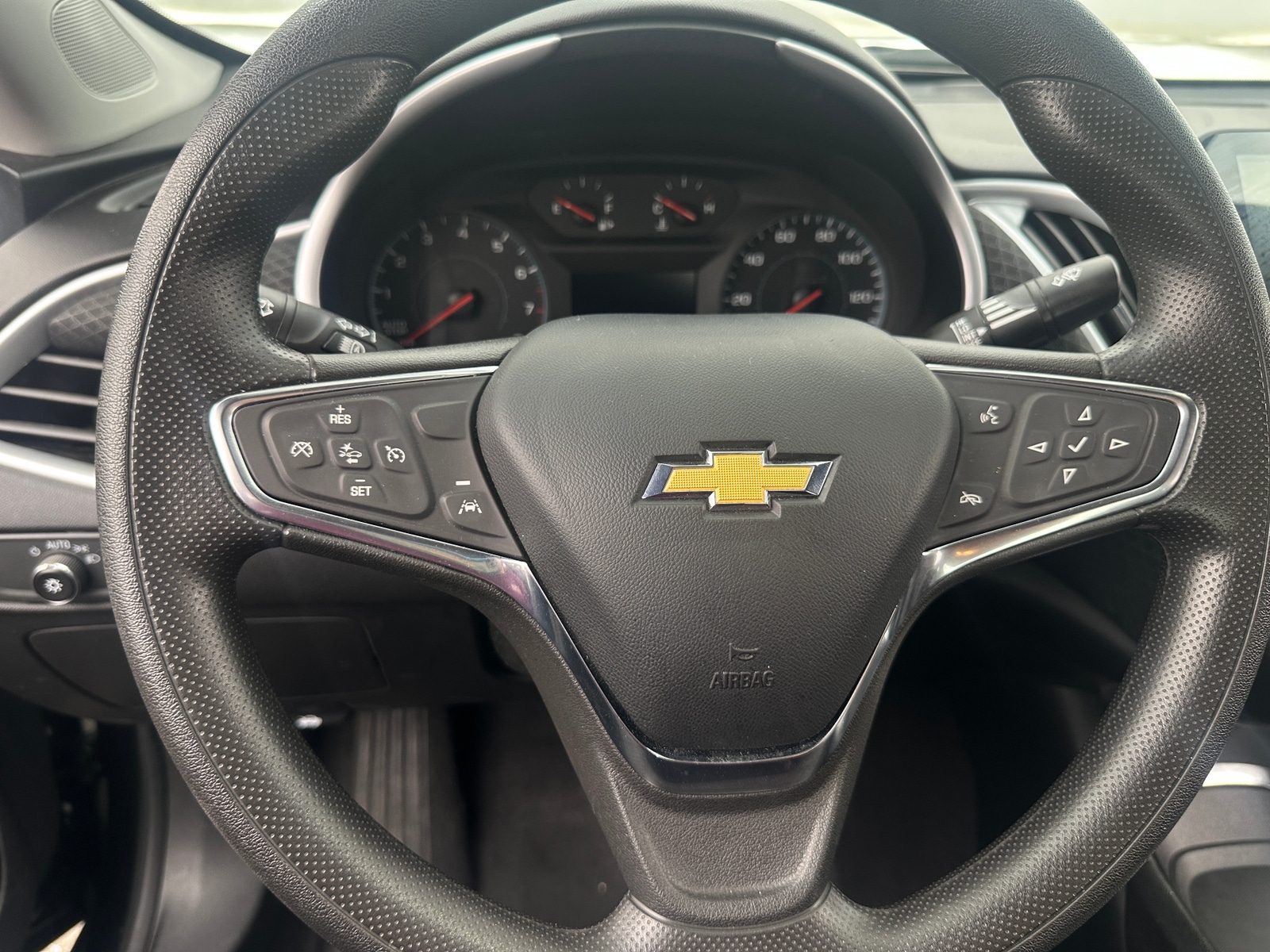 Thumbnail: 2023 Chevrolet Malibu - 5